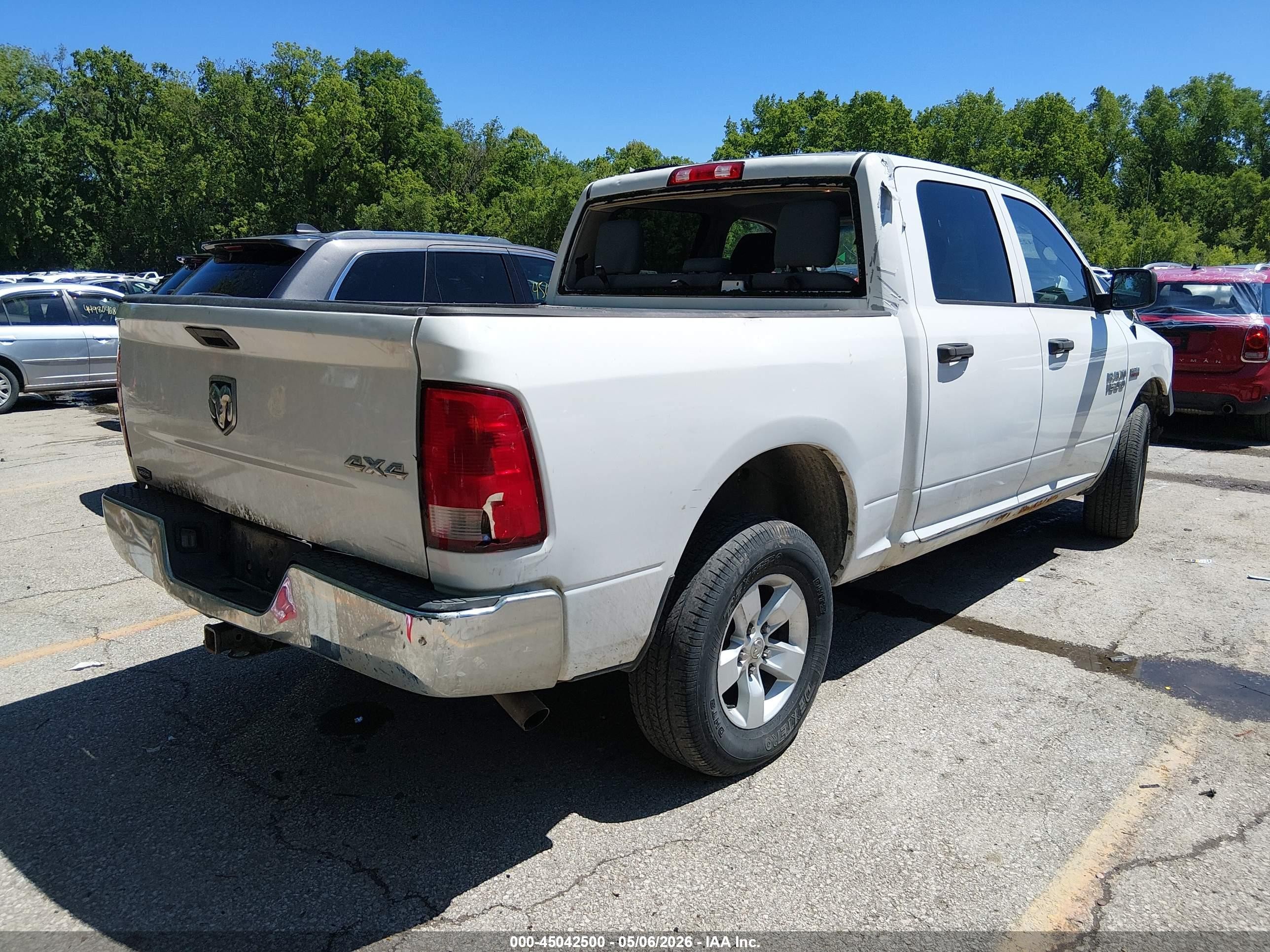 2015 Ram 1500 Tradesman White vin: 3C6RR7KT6FG635944
