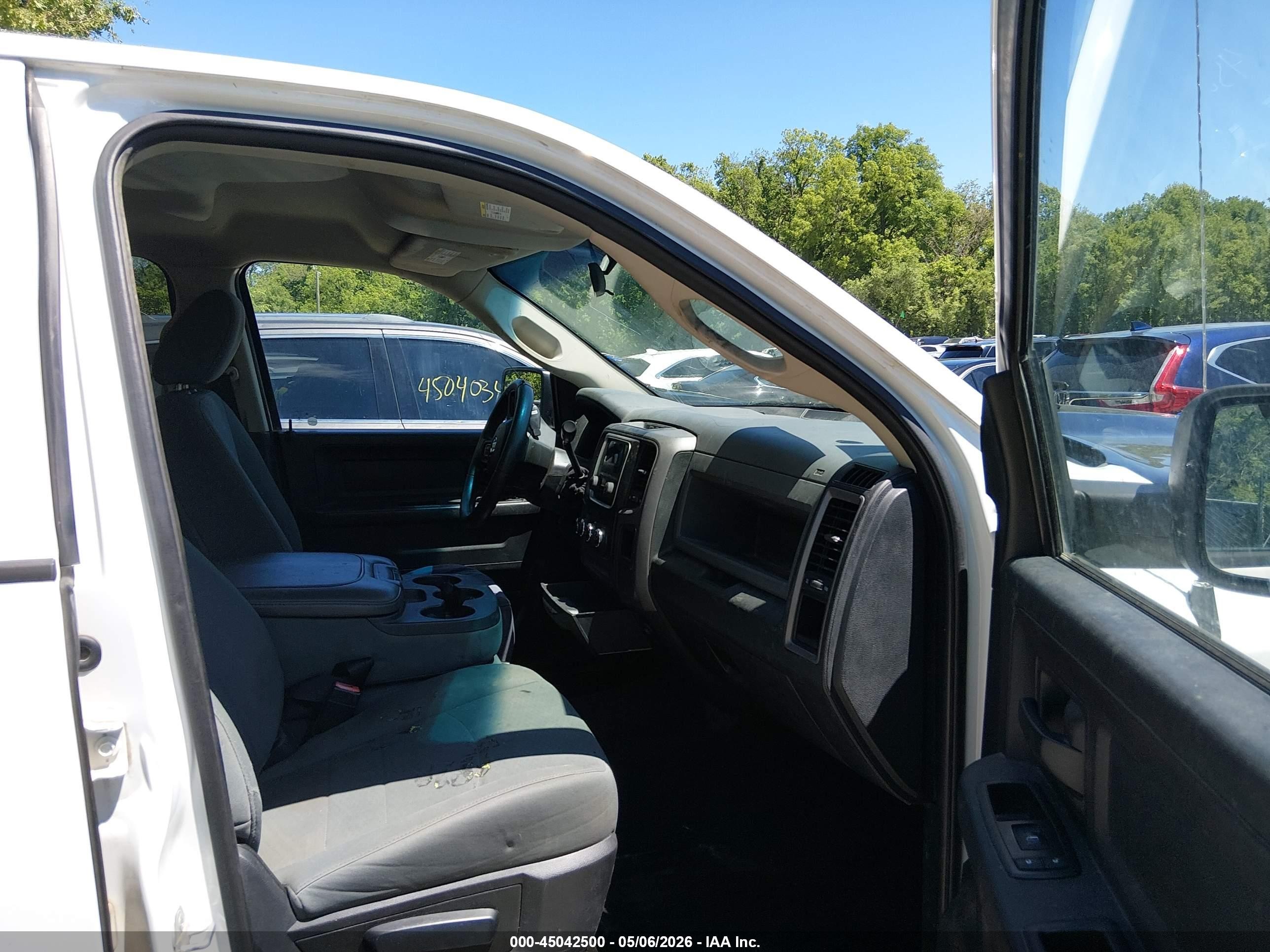 2015 Ram 1500 Tradesman White vin: 3C6RR7KT6FG635944