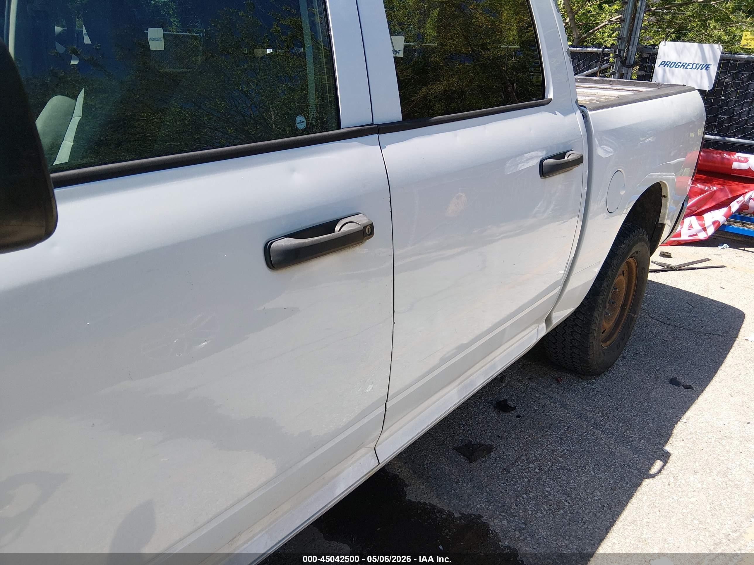 2015 Ram 1500 Tradesman White vin: 3C6RR7KT6FG635944