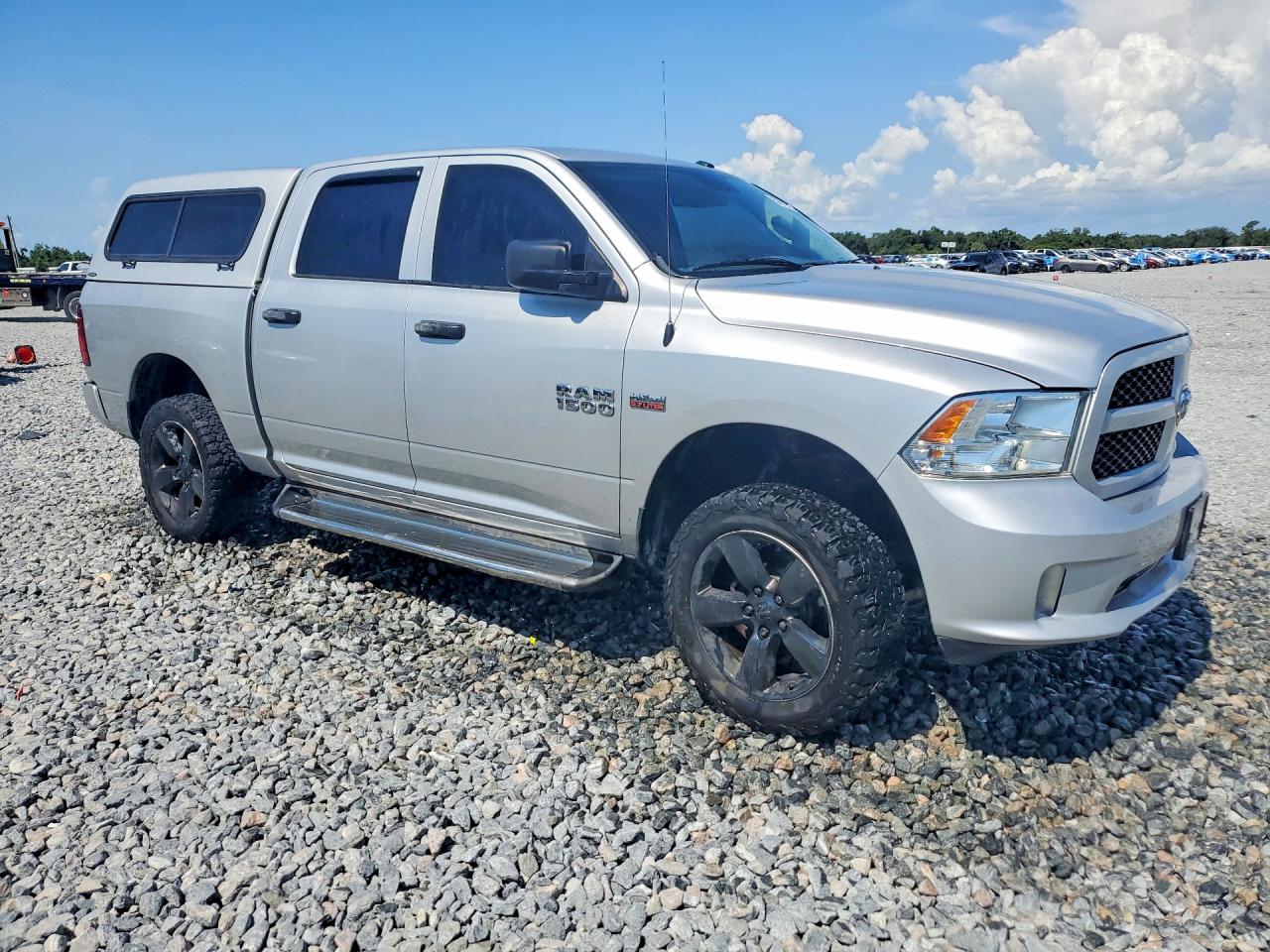 2015 Ram 1500 St Серебряный vin: 3C6RR7KT8FG700387