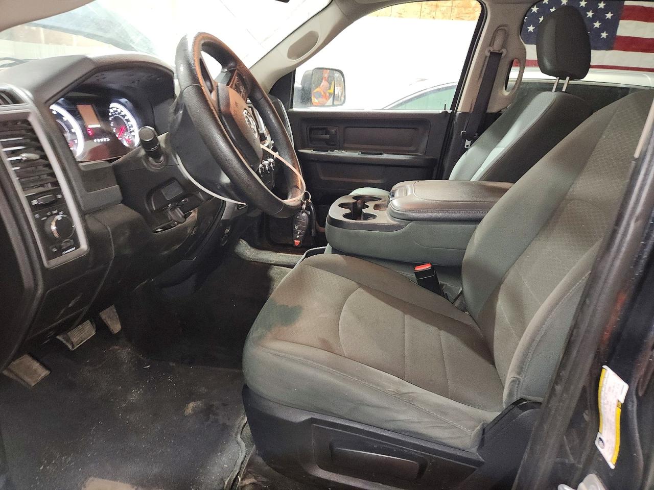 2015 Ram 1500 St Серый vin: 3C6RR7KTXFG660880