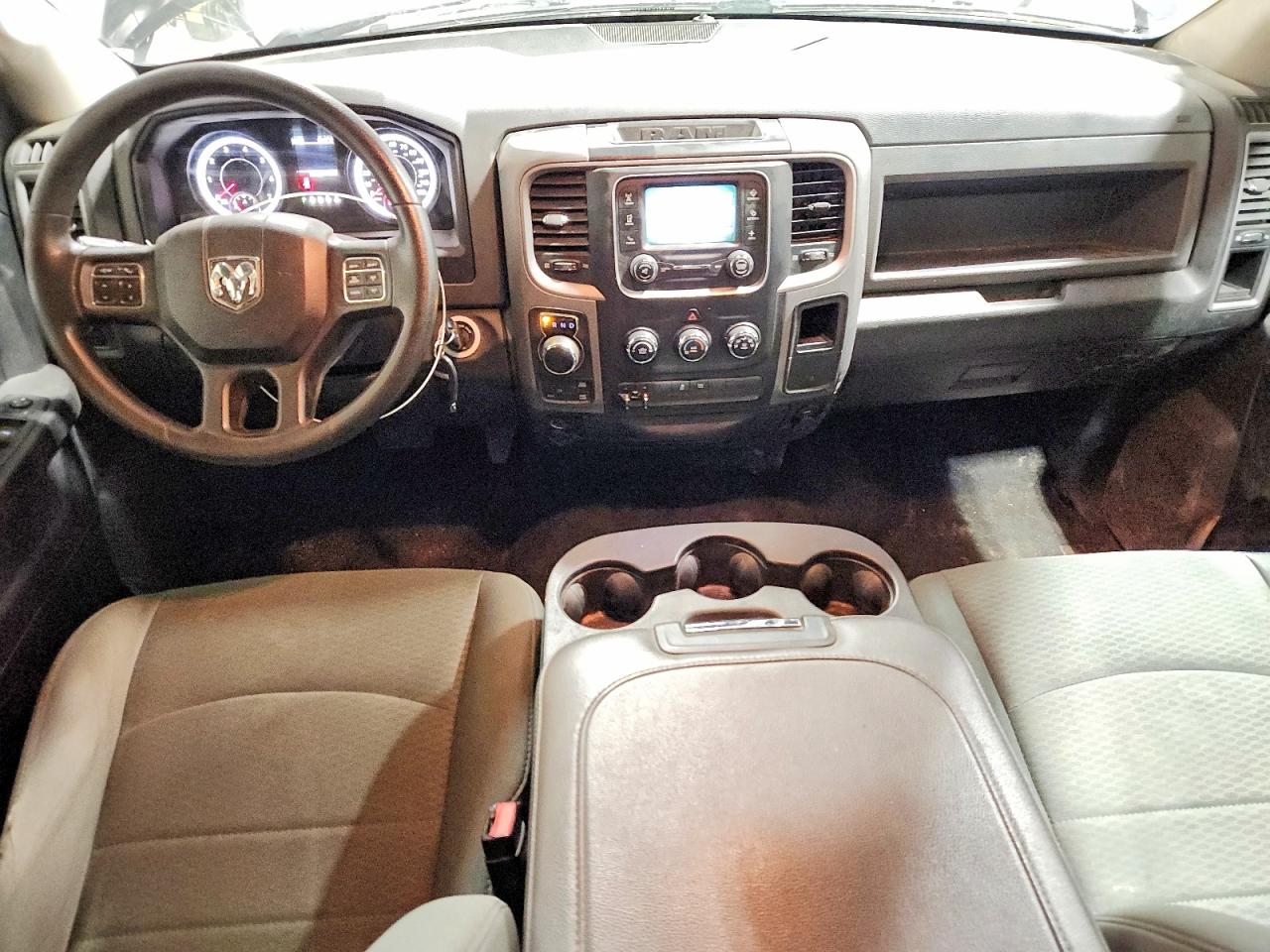 2015 Ram 1500 St Серый vin: 3C6RR7KTXFG660880