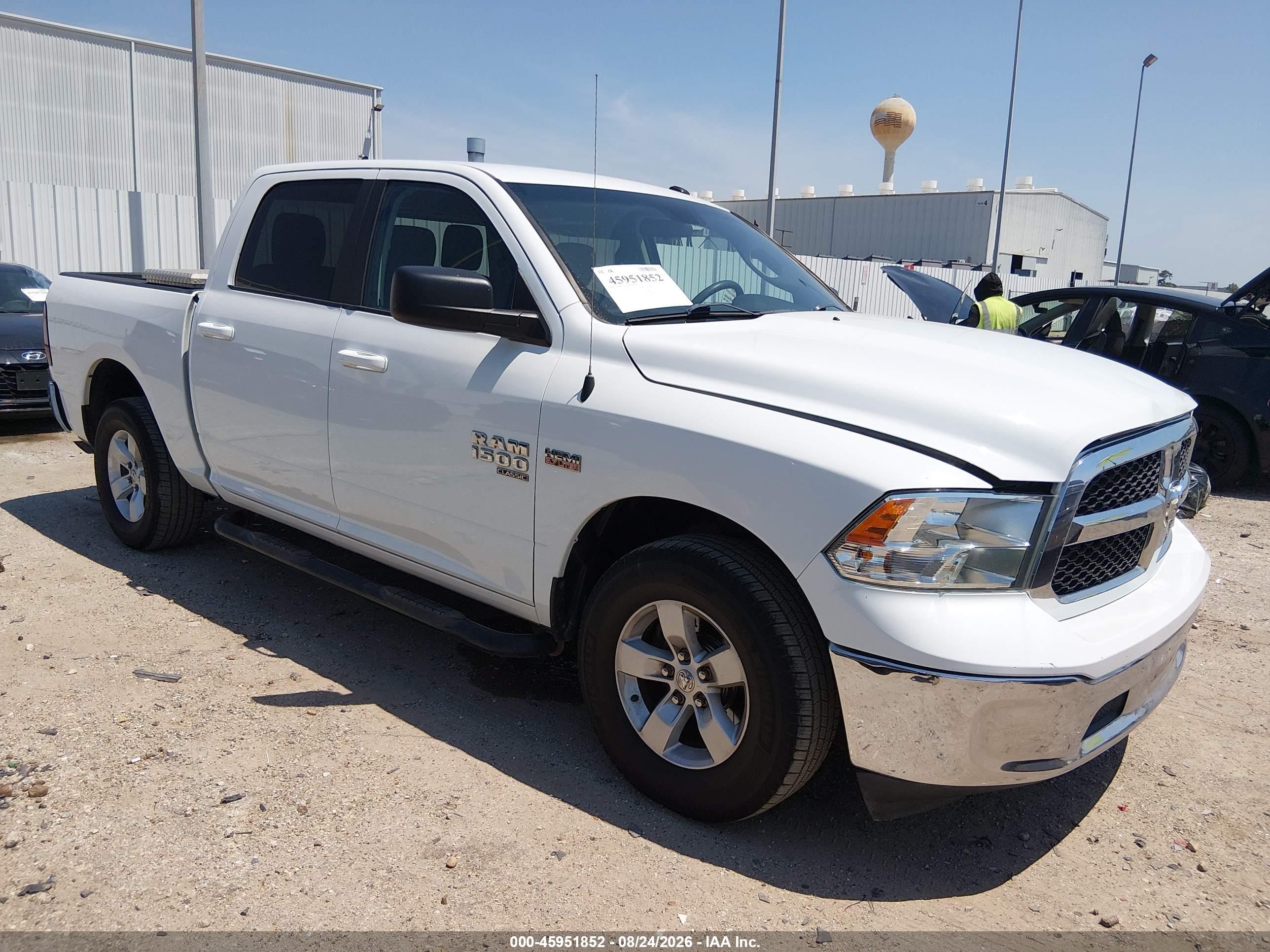 2021 Ram 1500 Classic Slt  4x4 5'7 Box Белый vin: 3C6RR7LT0MG548391