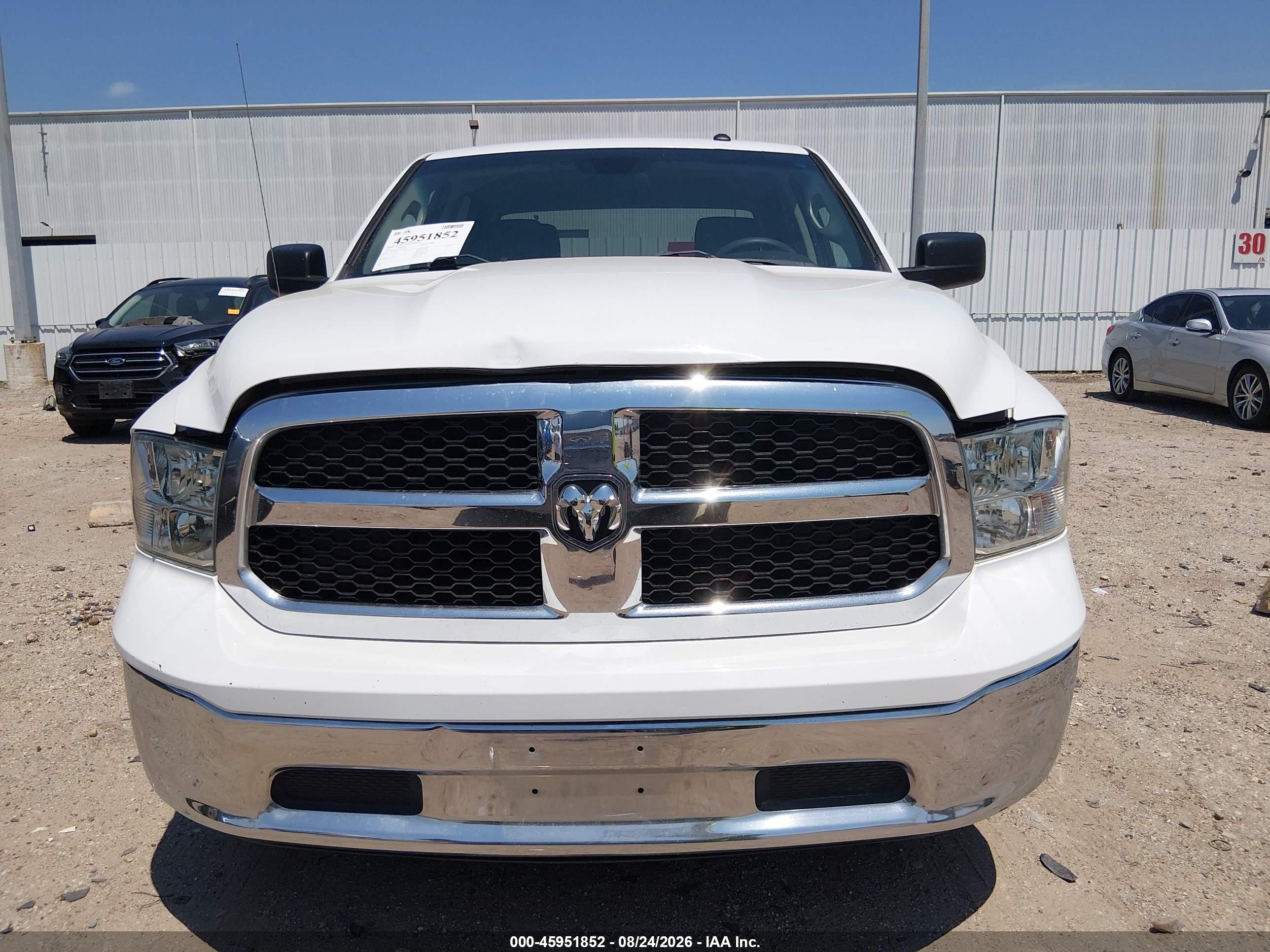 2021 Ram 1500 Classic Slt  4x4 5'7 Box Белый vin: 3C6RR7LT0MG548391