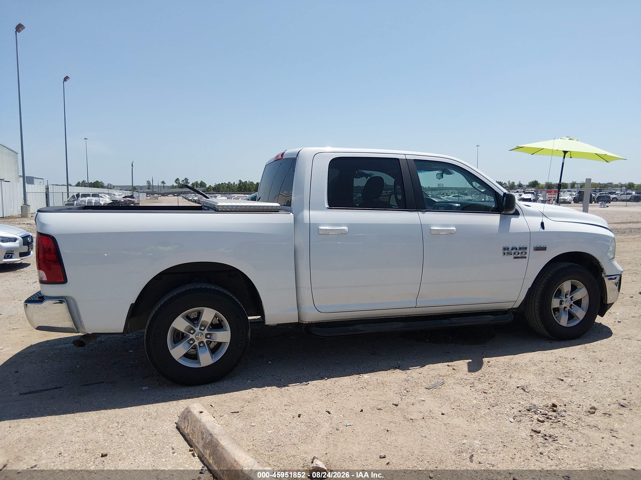 2021 Ram 1500 Classic Slt  4x4 5'7 Box Белый vin: 3C6RR7LT0MG548391