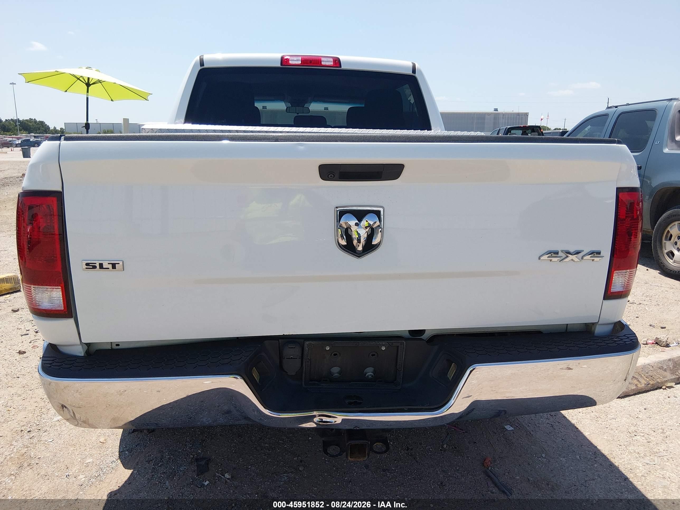 2021 Ram 1500 Classic Slt  4x4 5'7 Box Белый vin: 3C6RR7LT0MG548391