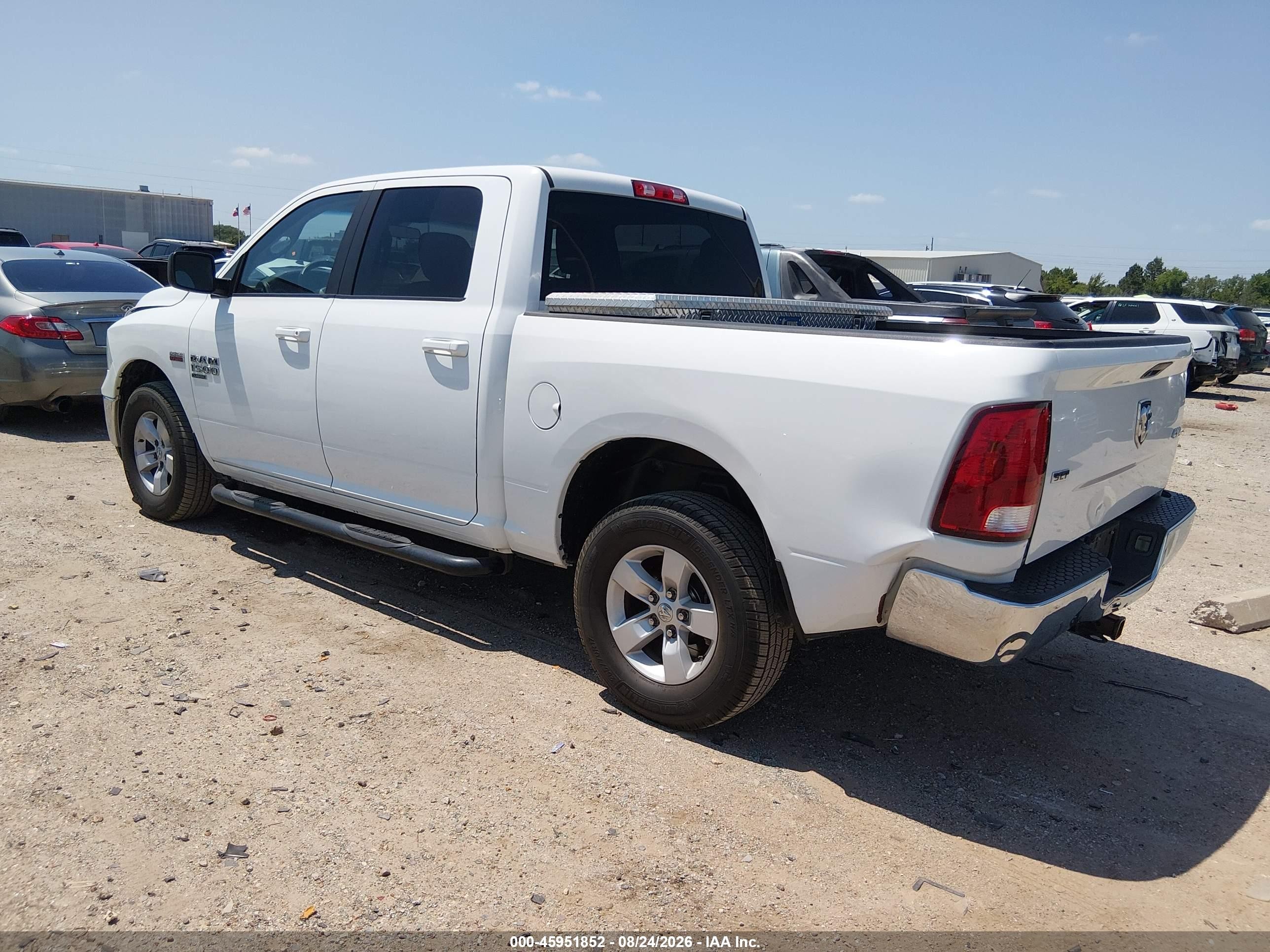 2021 Ram 1500 Classic Slt  4x4 5'7 Box Белый vin: 3C6RR7LT0MG548391