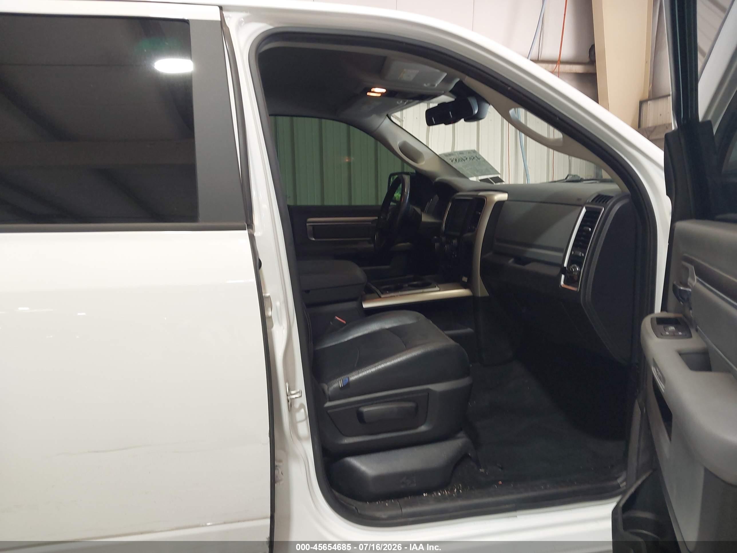 2015 Ram 1500 Big Horn White vin: 3C6RR7LT2FG666221