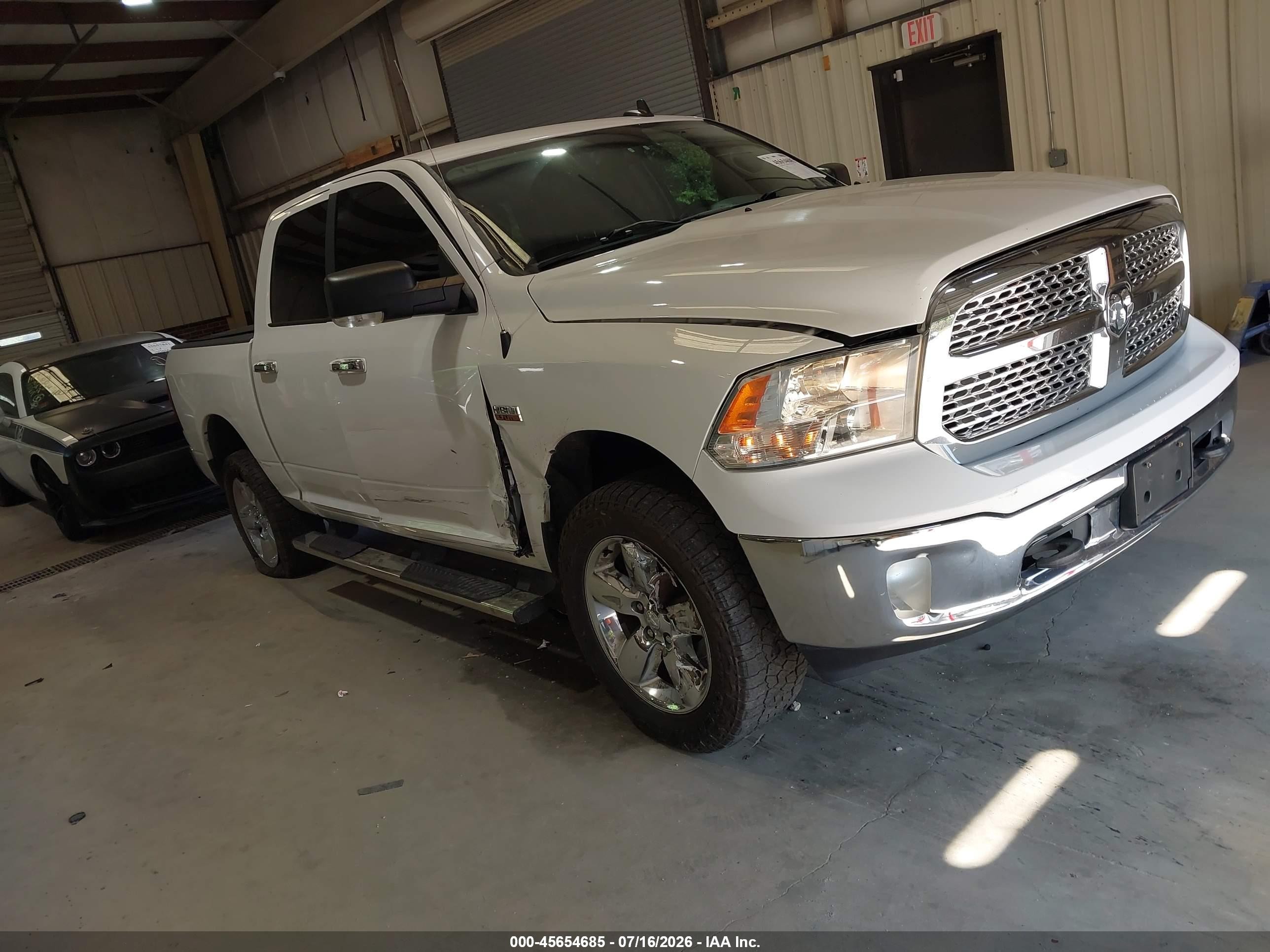 2015 Ram 1500 Big Horn White vin: 3C6RR7LT2FG666221