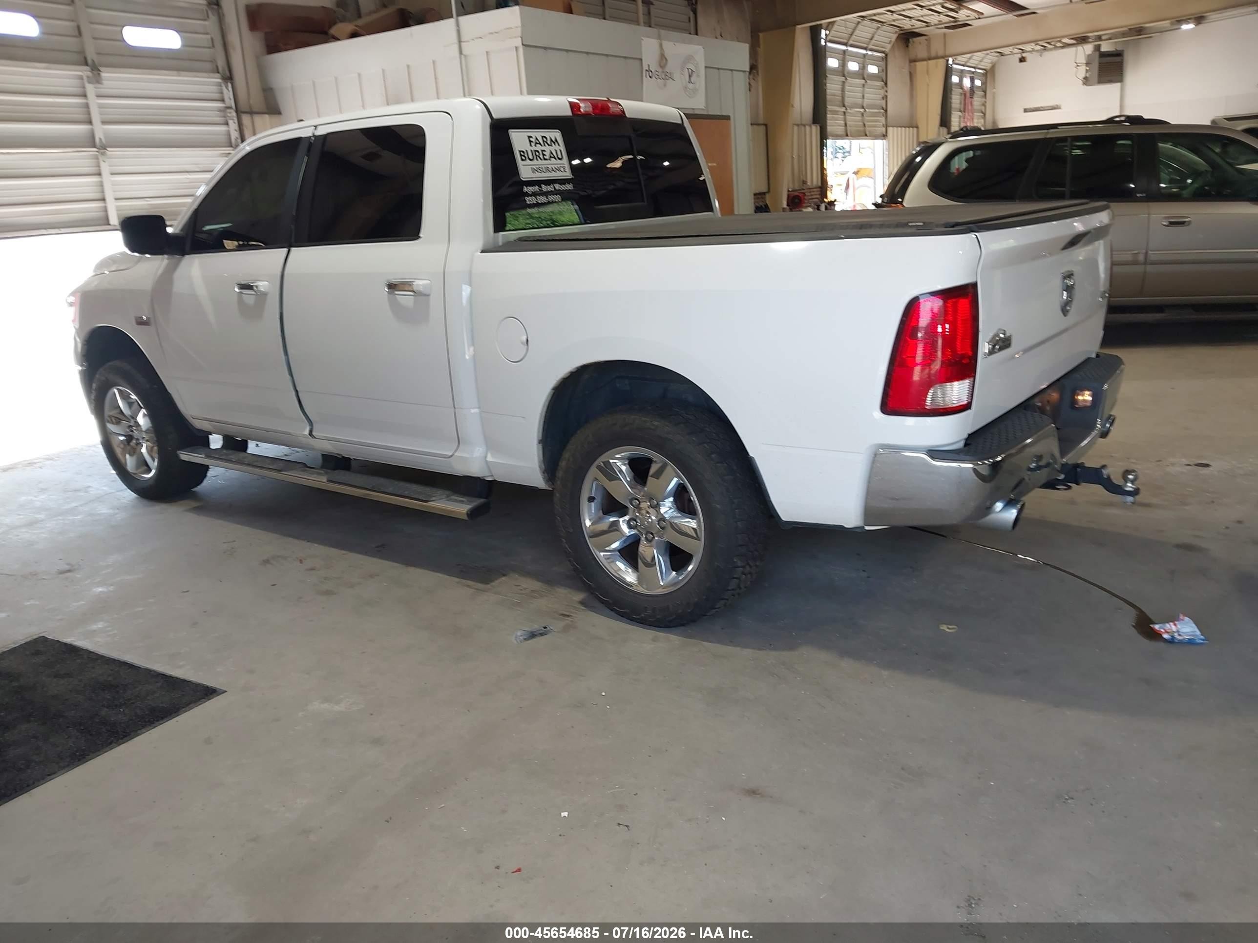 2015 Ram 1500 Big Horn White vin: 3C6RR7LT2FG666221