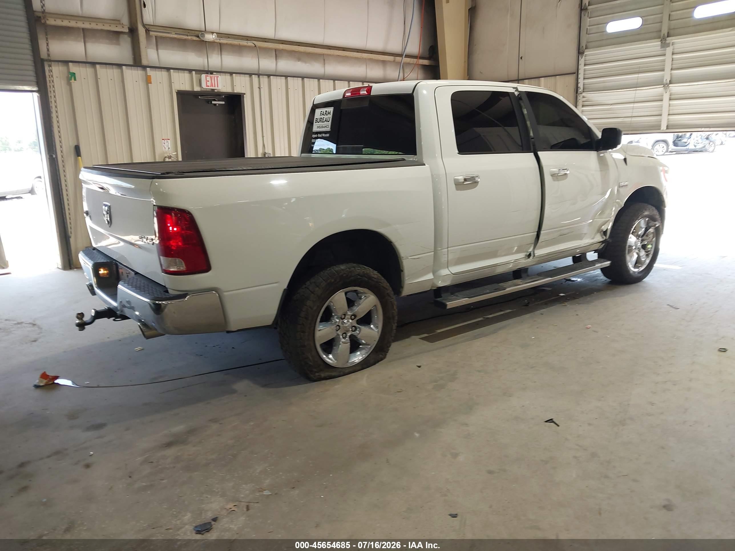 2015 Ram 1500 Big Horn White vin: 3C6RR7LT2FG666221