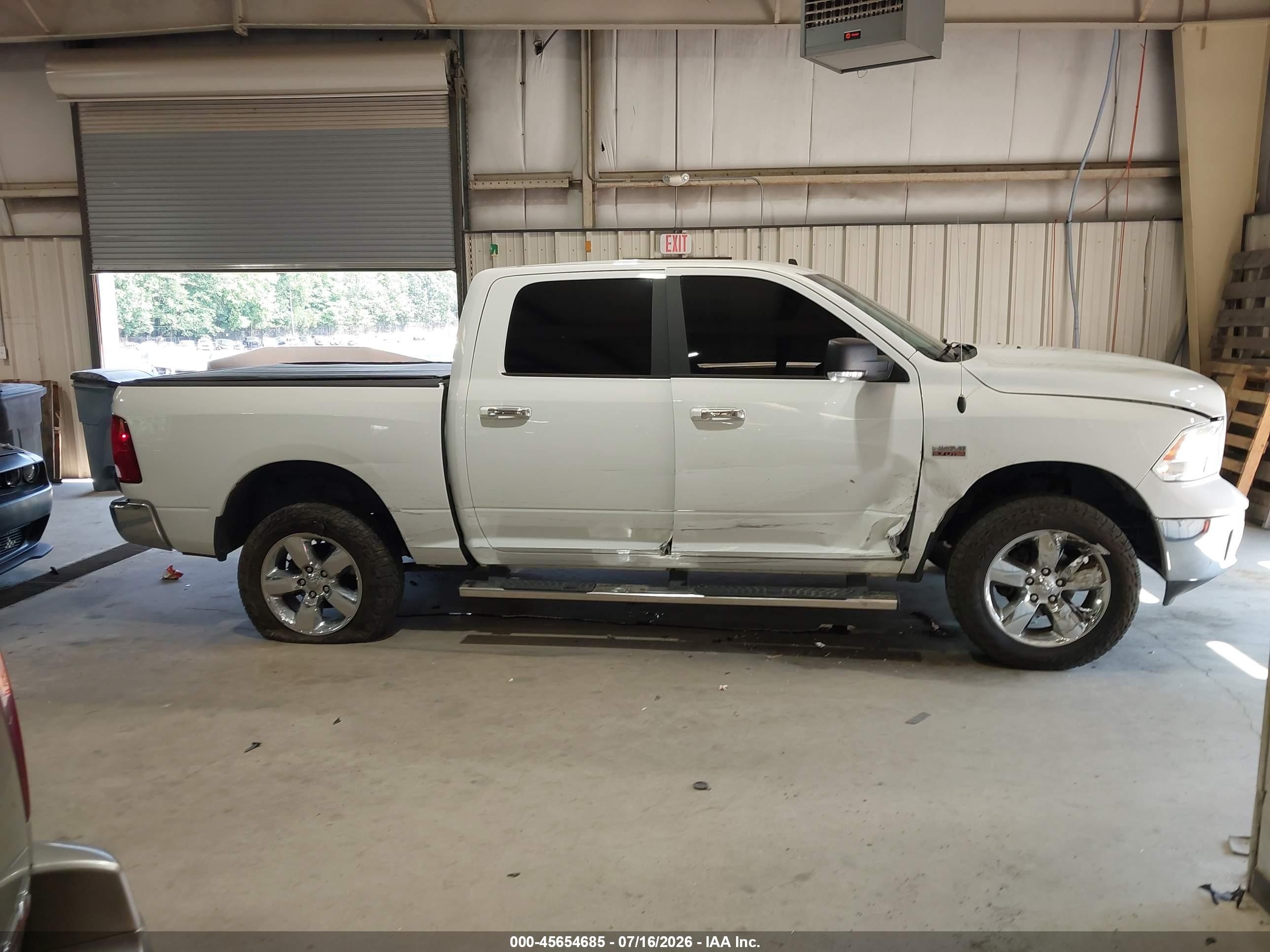 2015 Ram 1500 Big Horn White vin: 3C6RR7LT2FG666221