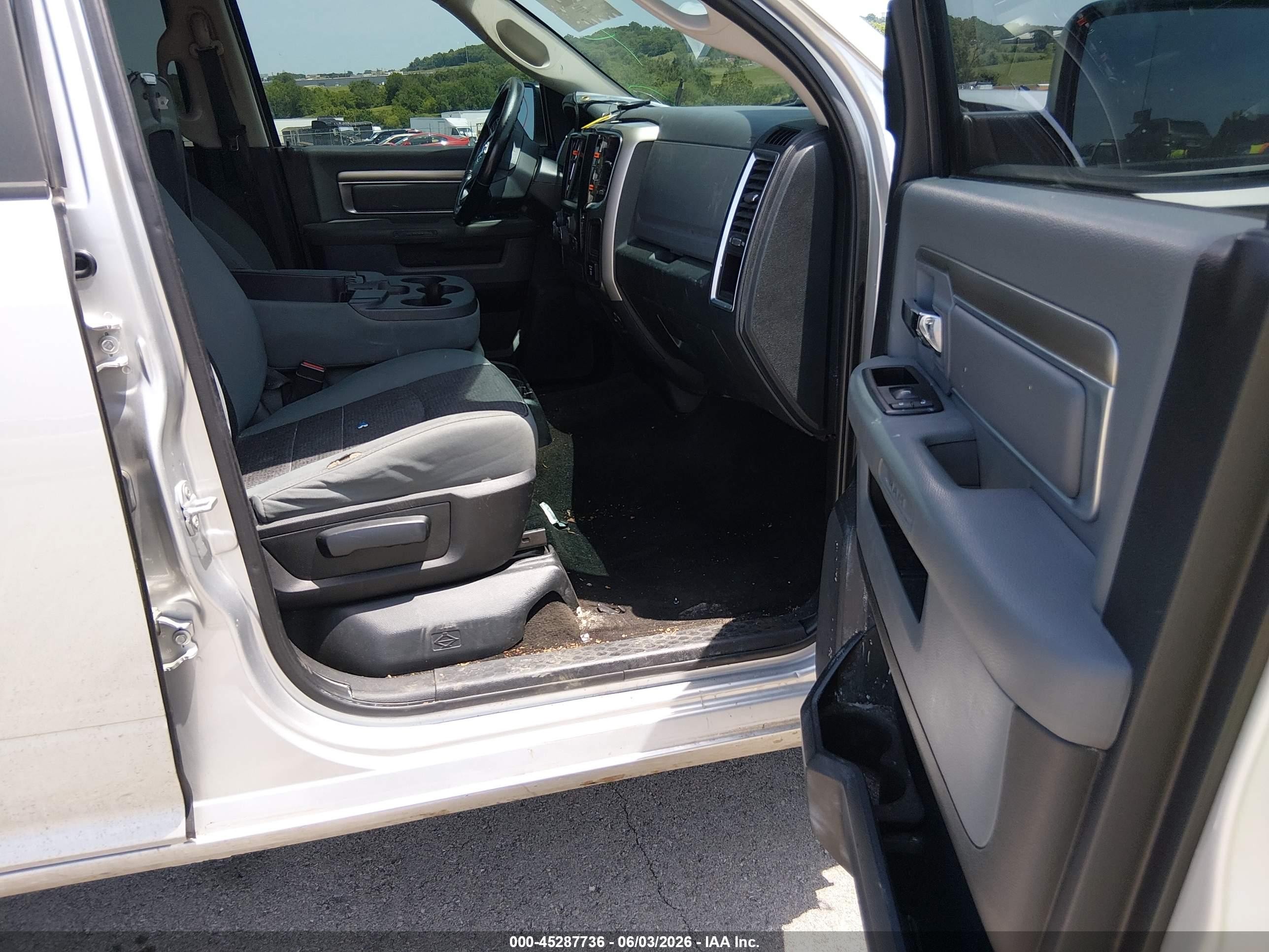 2015 Ram 1500 Big Horn Silver vin: 3C6RR7LT4FG596687