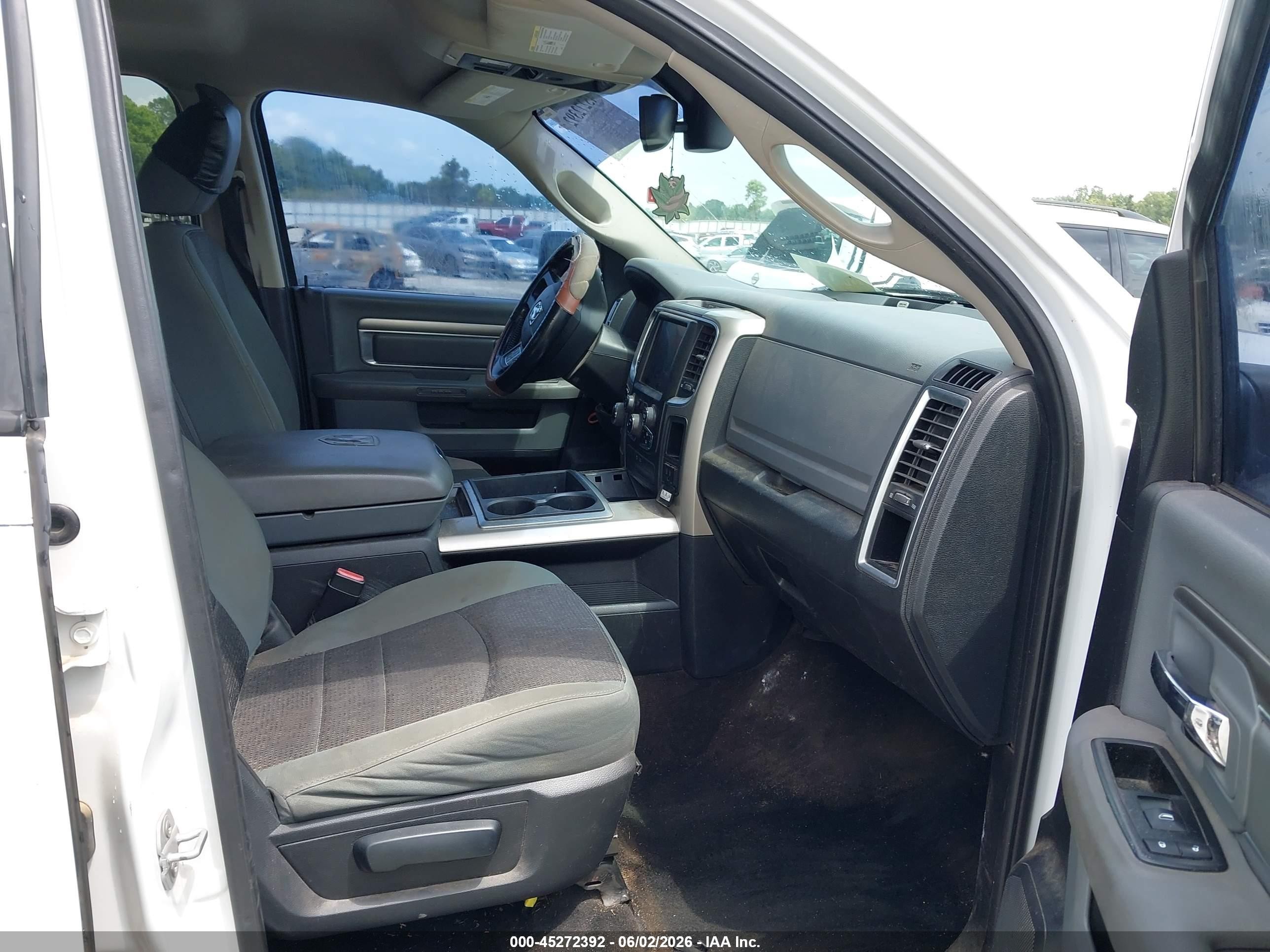 2015 Ram 1500 Big Horn Белый vin: 3C6RR7LT9FG598967