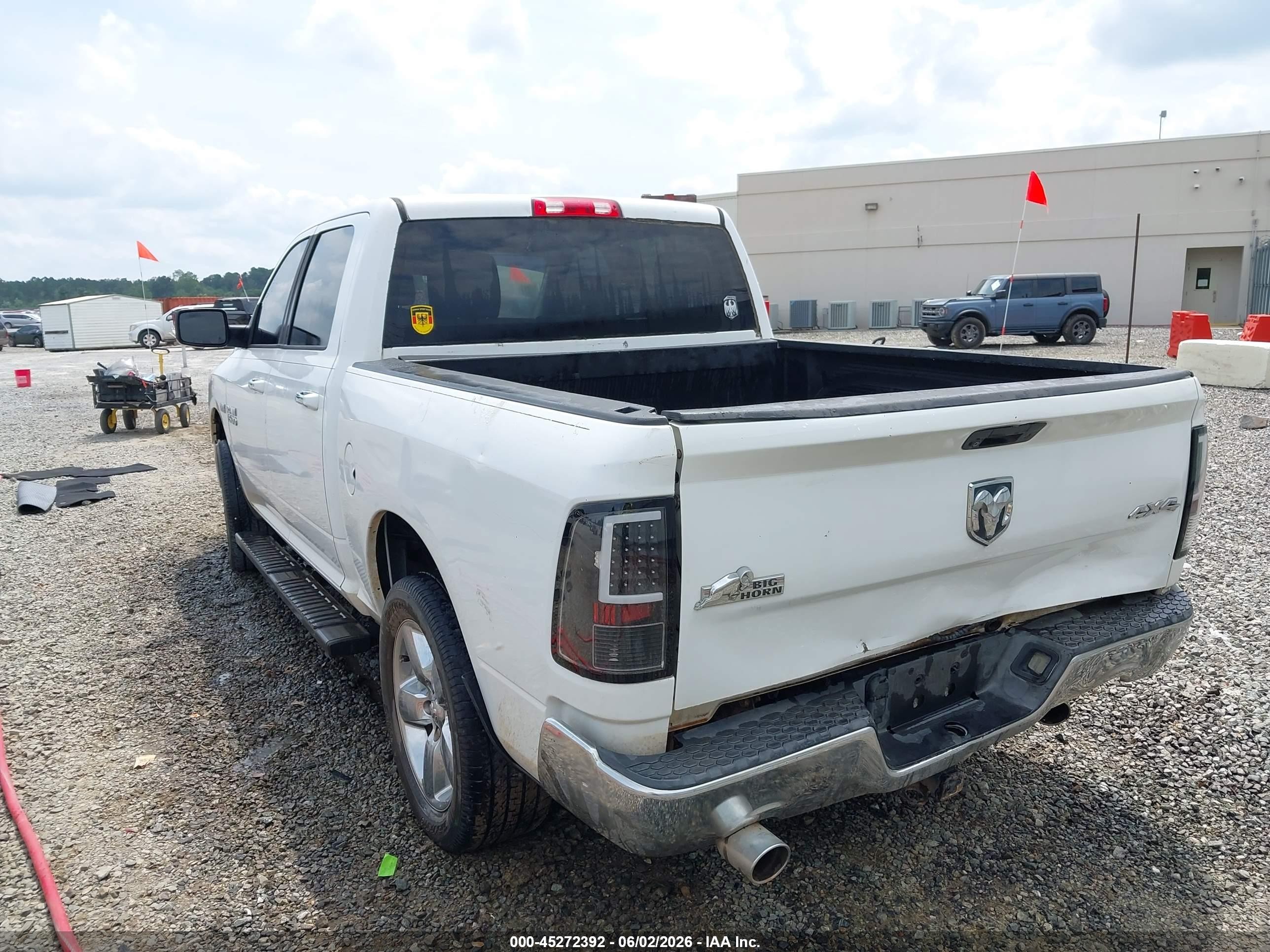 2015 Ram 1500 Big Horn Белый vin: 3C6RR7LT9FG598967
