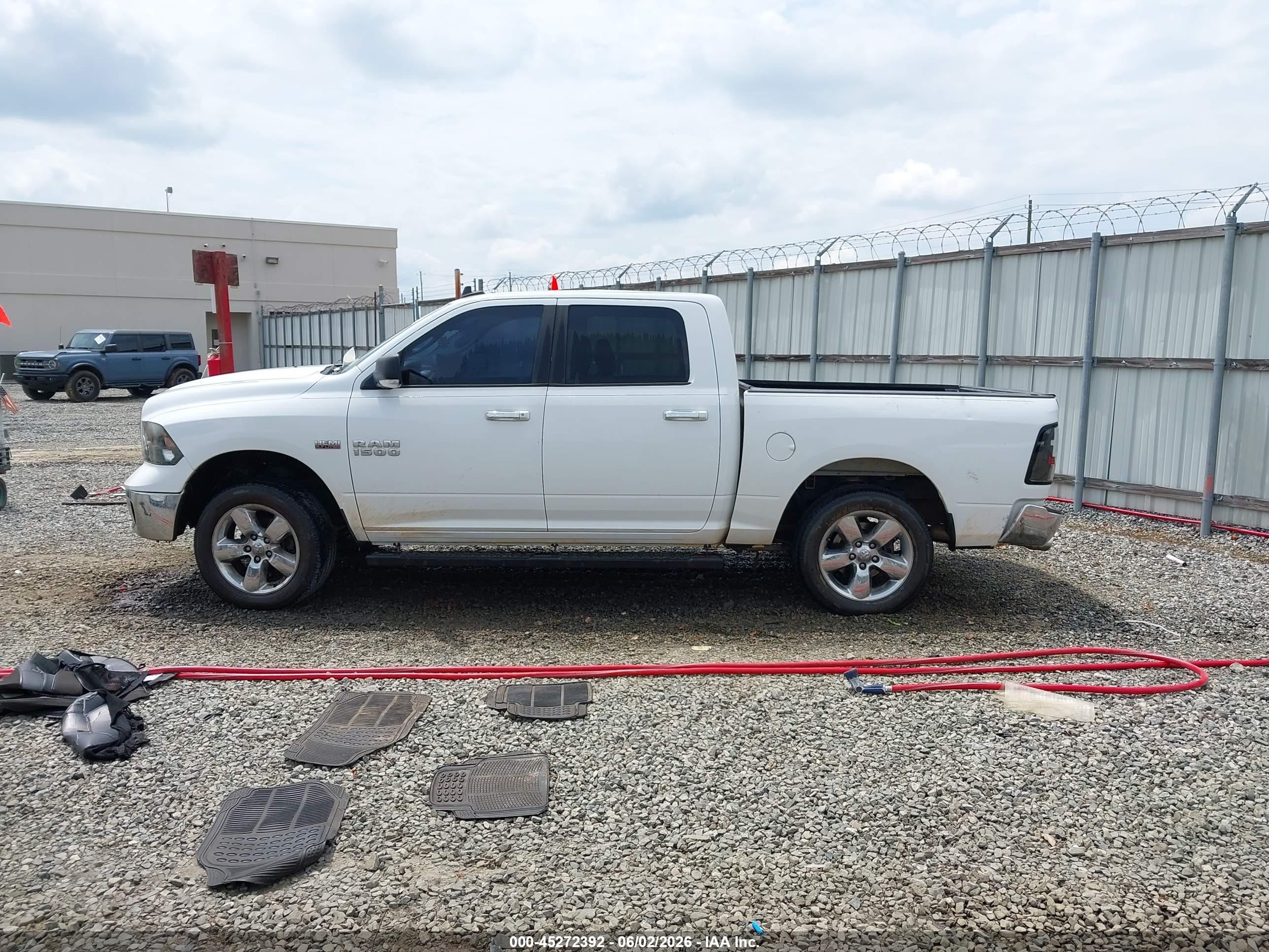 2015 Ram 1500 Big Horn Белый vin: 3C6RR7LT9FG598967