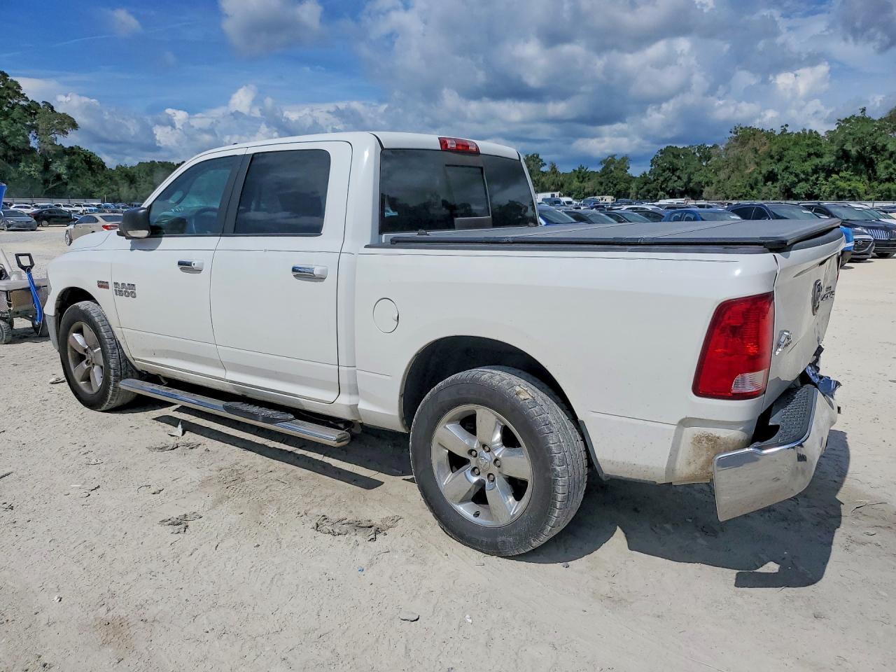 2015 Ram 1500 Slt White vin: 3C6RR7LTXFG711664