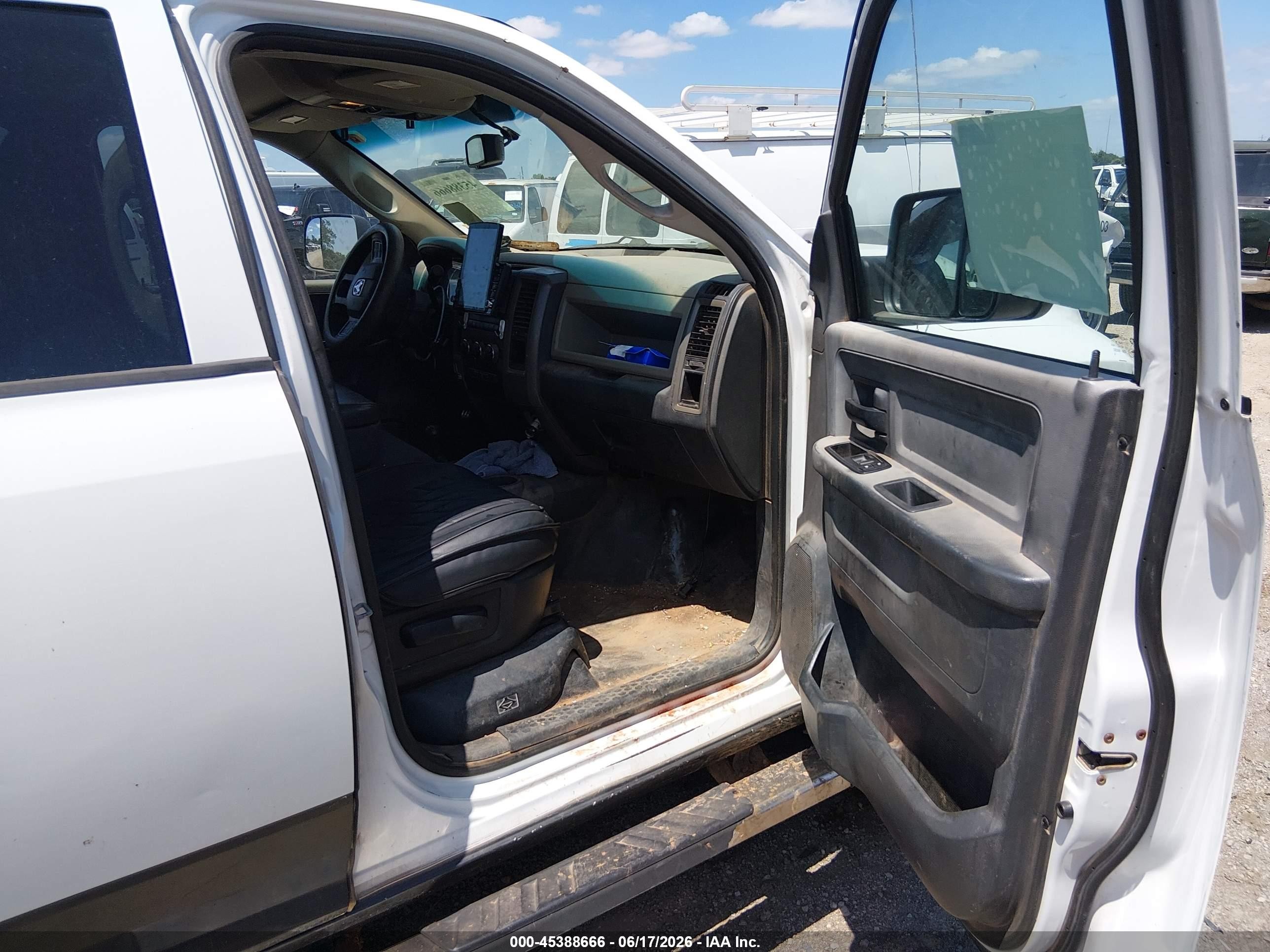 2012 Ram 2500 St White vin: 3C6TD5HT8CG121332