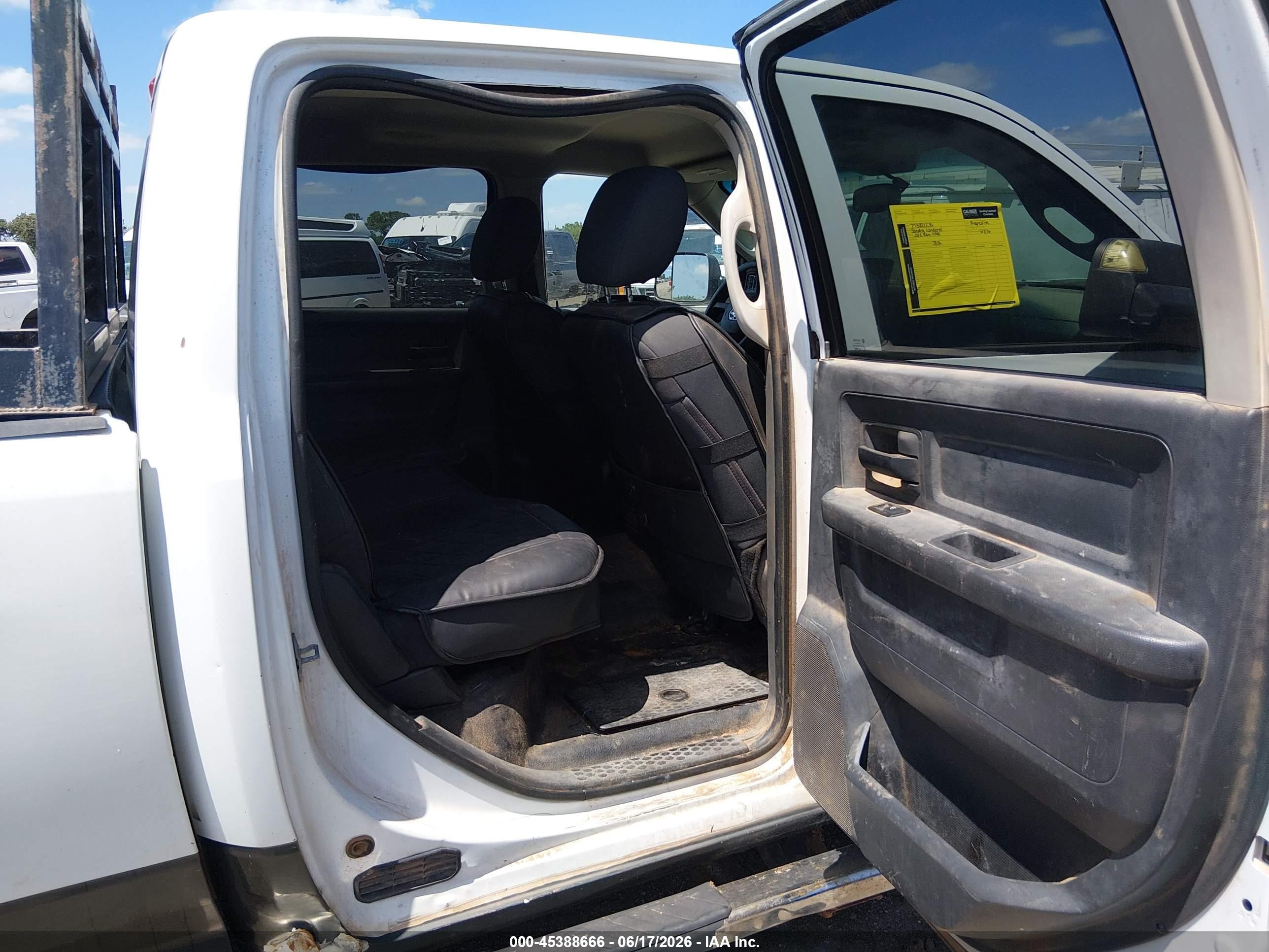 2012 Ram 2500 St White vin: 3C6TD5HT8CG121332