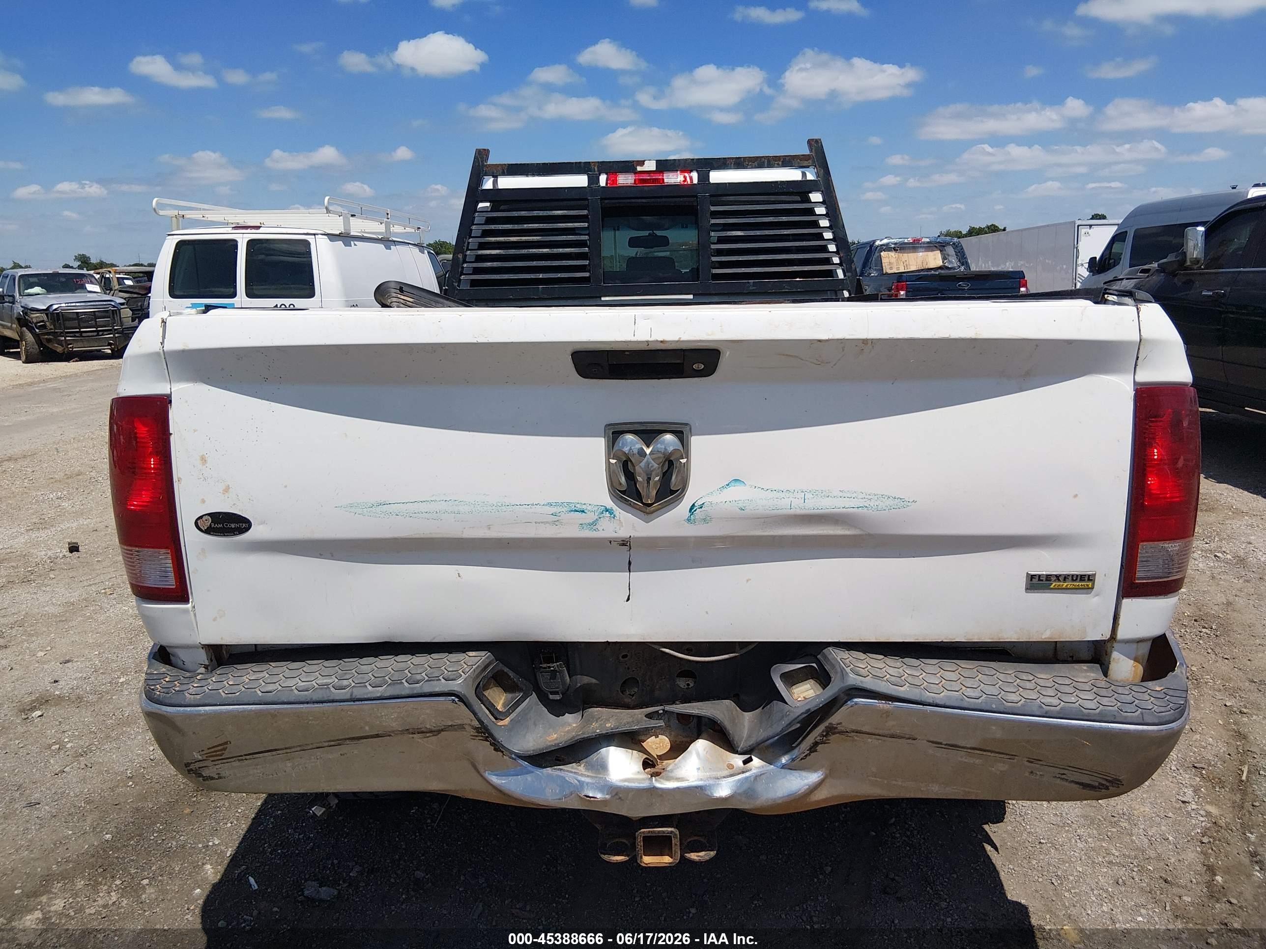 2012 Ram 2500 St White vin: 3C6TD5HT8CG121332