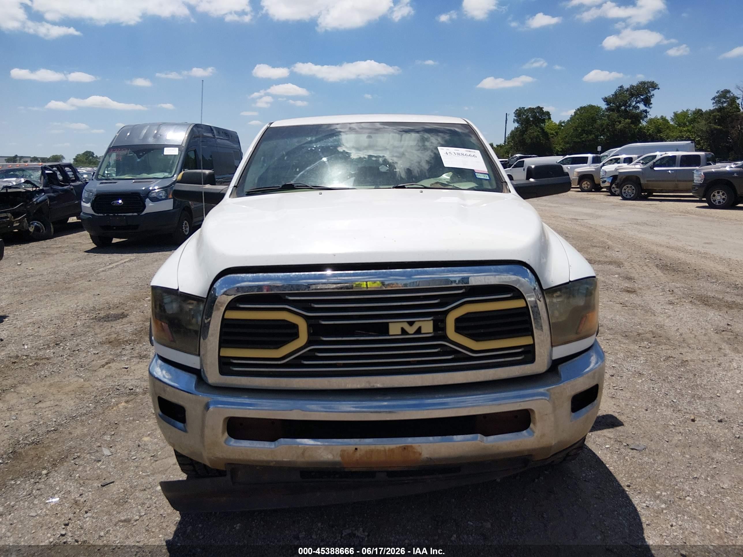 2012 Ram 2500 St White vin: 3C6TD5HT8CG121332