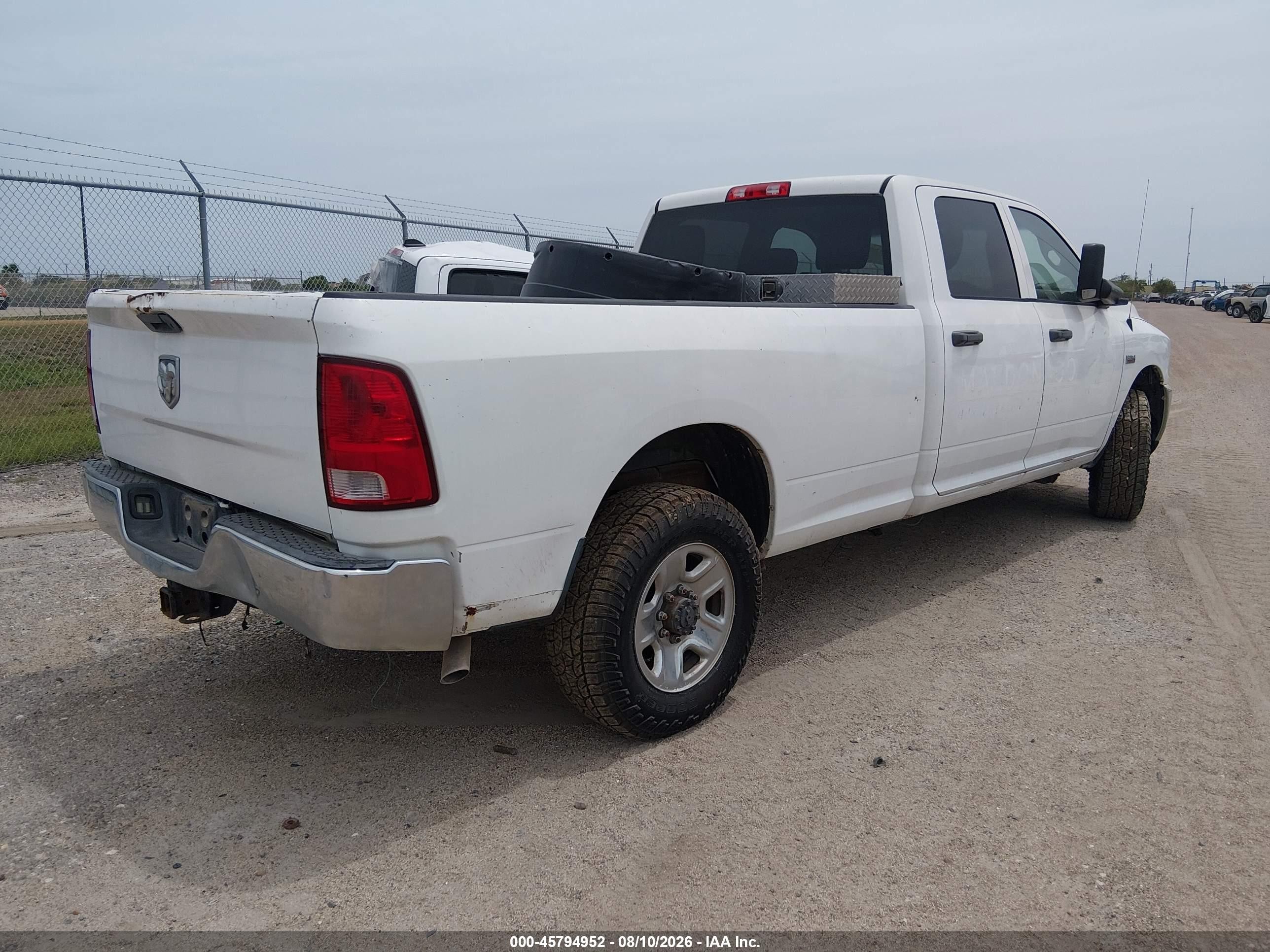 2014 Ram 2500 Tradesman White vin: 3C6TR4HT6EG257084
