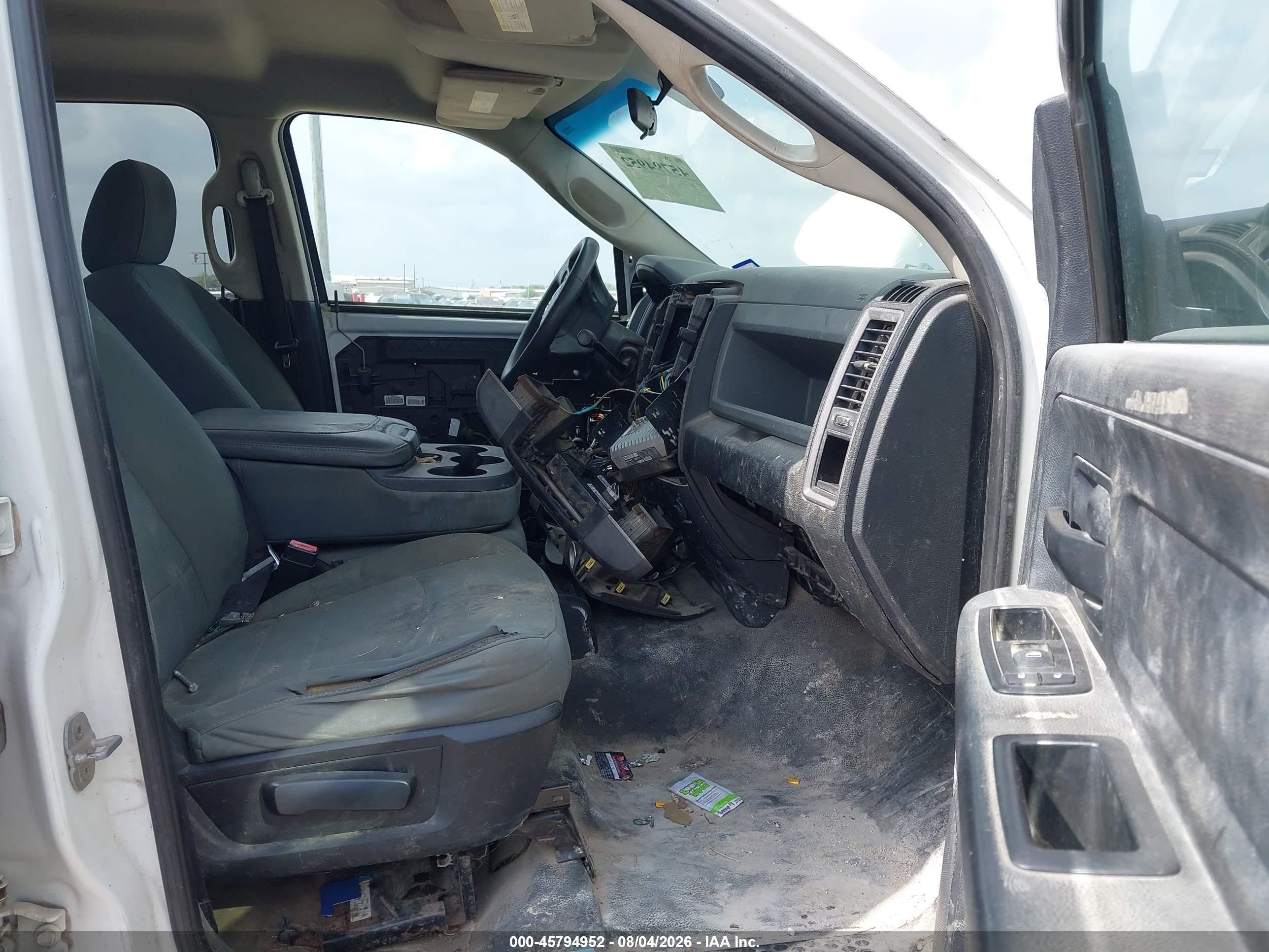 2014 Ram 2500 Tradesman White vin: 3C6TR4HT6EG257084