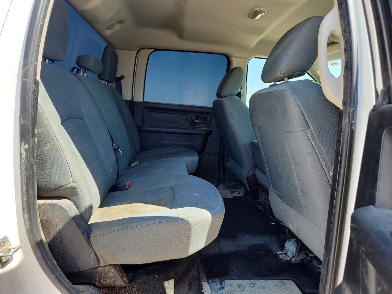 2014 Ram 2500 St White vin: 3C6TR5CT1EG146956