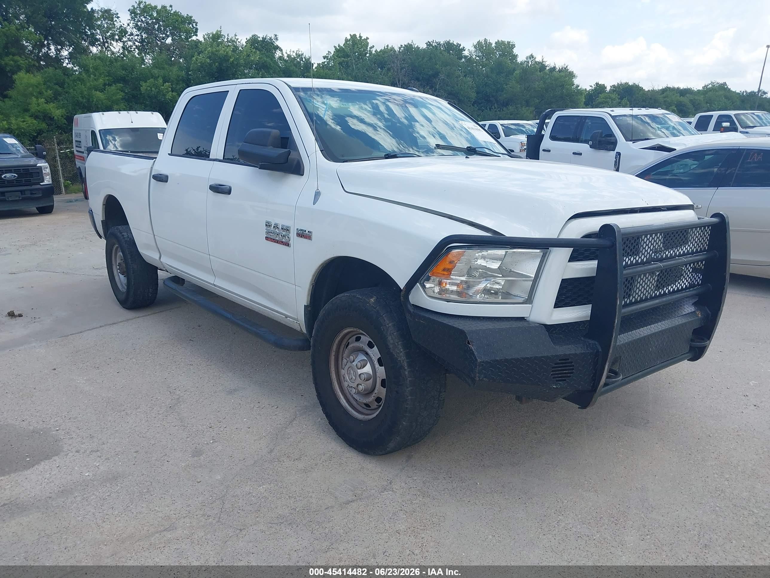 2013 Ram 2500 Tradesman White vin: 3C6TR5CT7DG543120