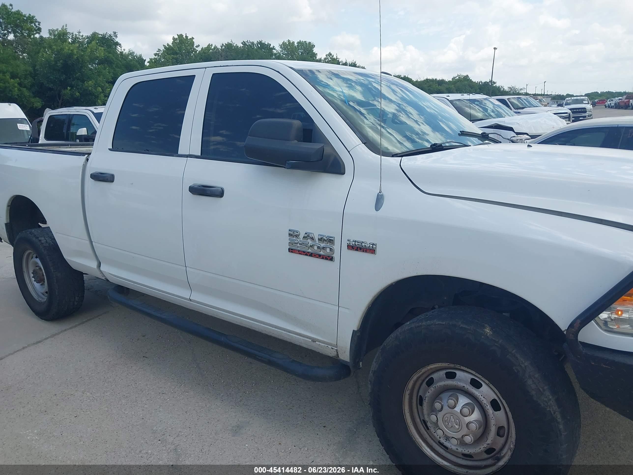2013 Ram 2500 Tradesman White vin: 3C6TR5CT7DG543120