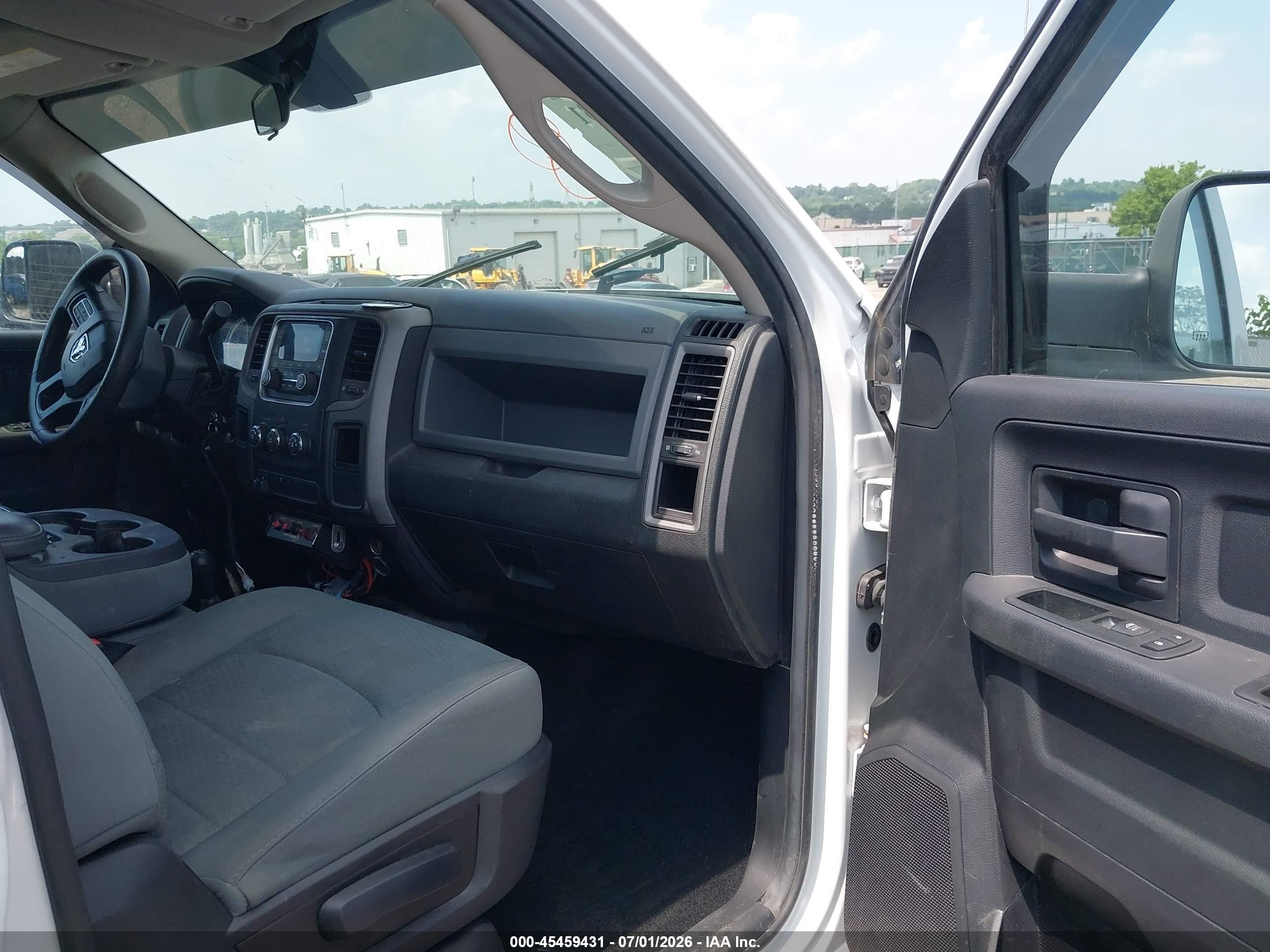 2014 Ram 2500 Tradesman White vin: 3C6TR5CT9EG118564