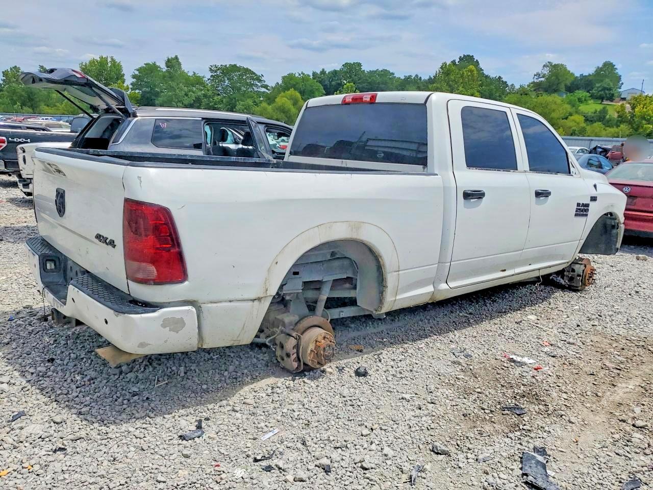2015 Ram 2500 St White vin: 3C6TR5CT9FG585677
