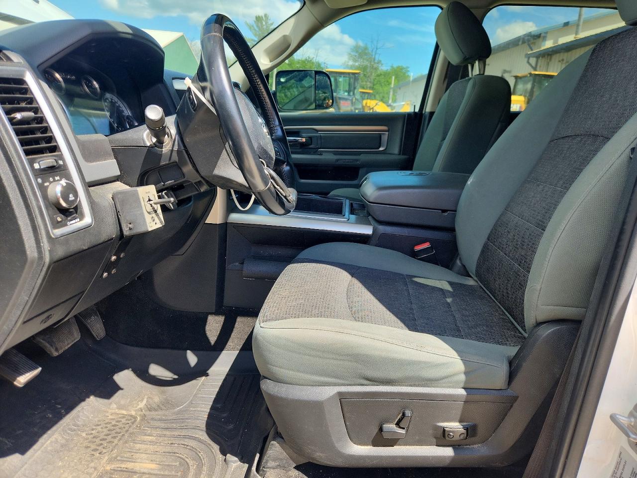 2015 Ram 2500 White vin: 3C6TR5DT0FG693619