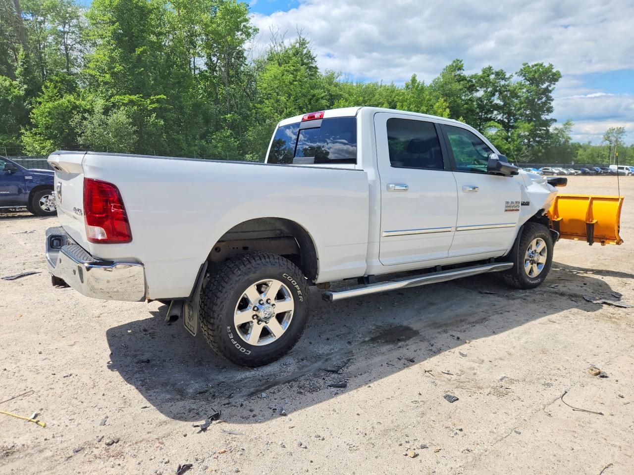 2015 Ram 2500 White vin: 3C6TR5DT0FG693619