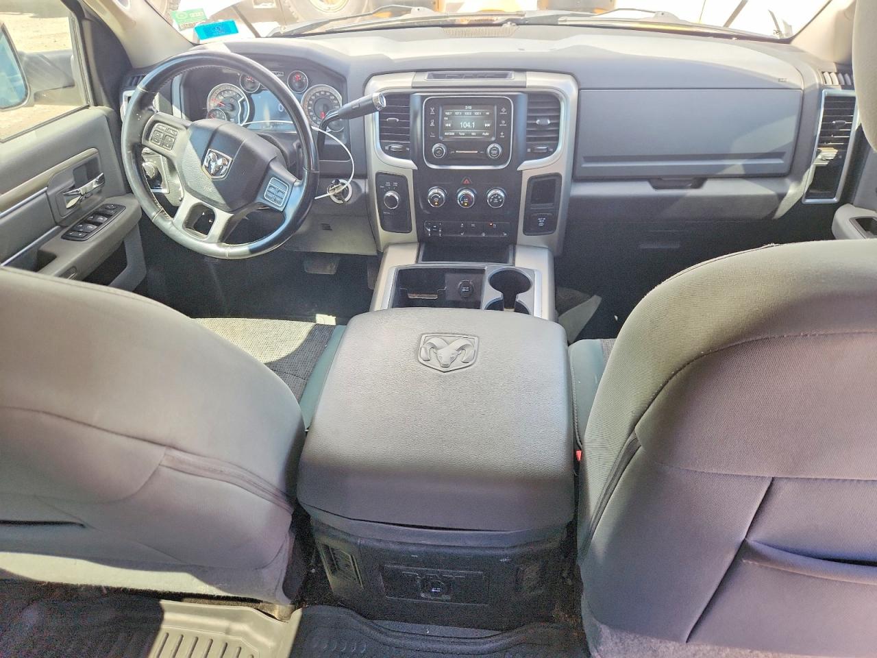 2015 Ram 2500 White vin: 3C6TR5DT0FG693619