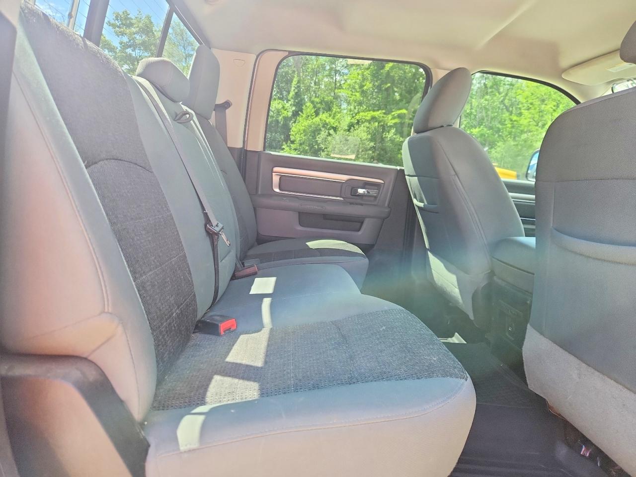 2015 Ram 2500 White vin: 3C6TR5DT0FG693619