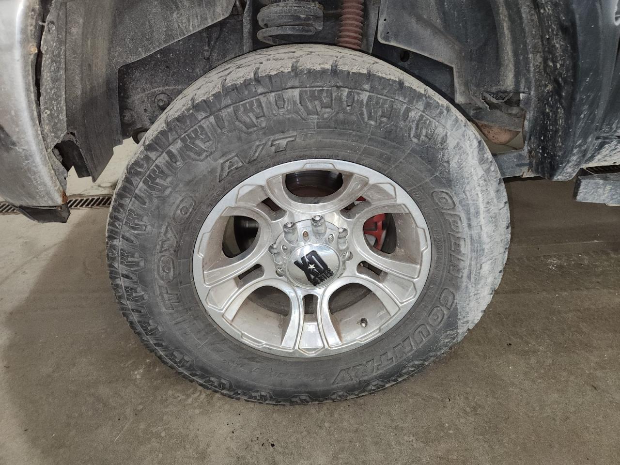2015 Ram 2500 Powerwagon Белый vin: 3C6TR5EJ3FG514311 Damage: Left Front Tire, Worn, Replacement Required