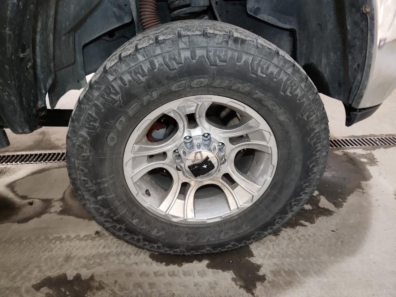 2015 Ram 2500 Powerwagon Белый vin: 3C6TR5EJ3FG514311 Damage: Right Front Tire, Worn, Replacement Required