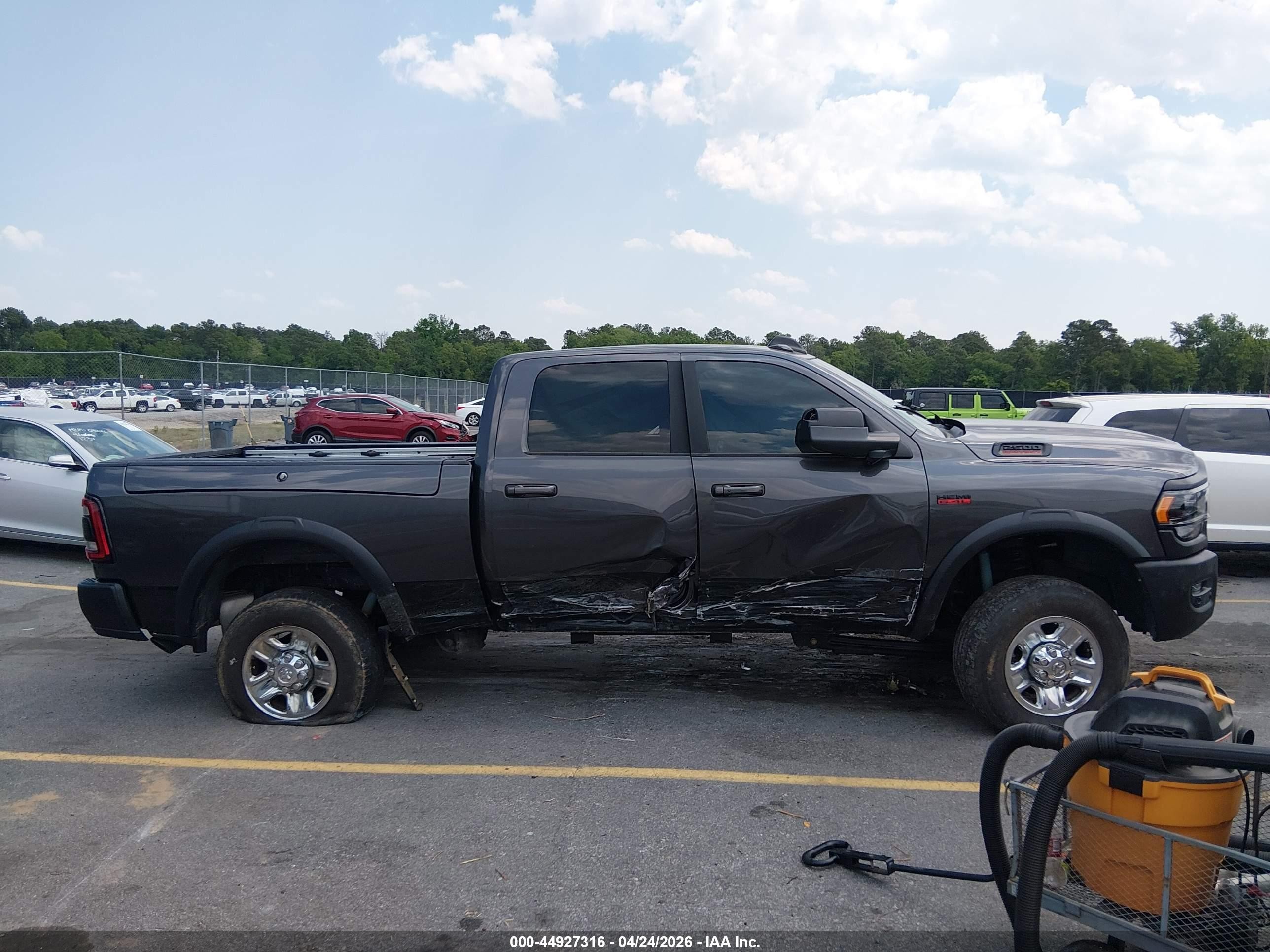 2022 Ram 2500 Black vin: 3C6TR5EJ6NG287355