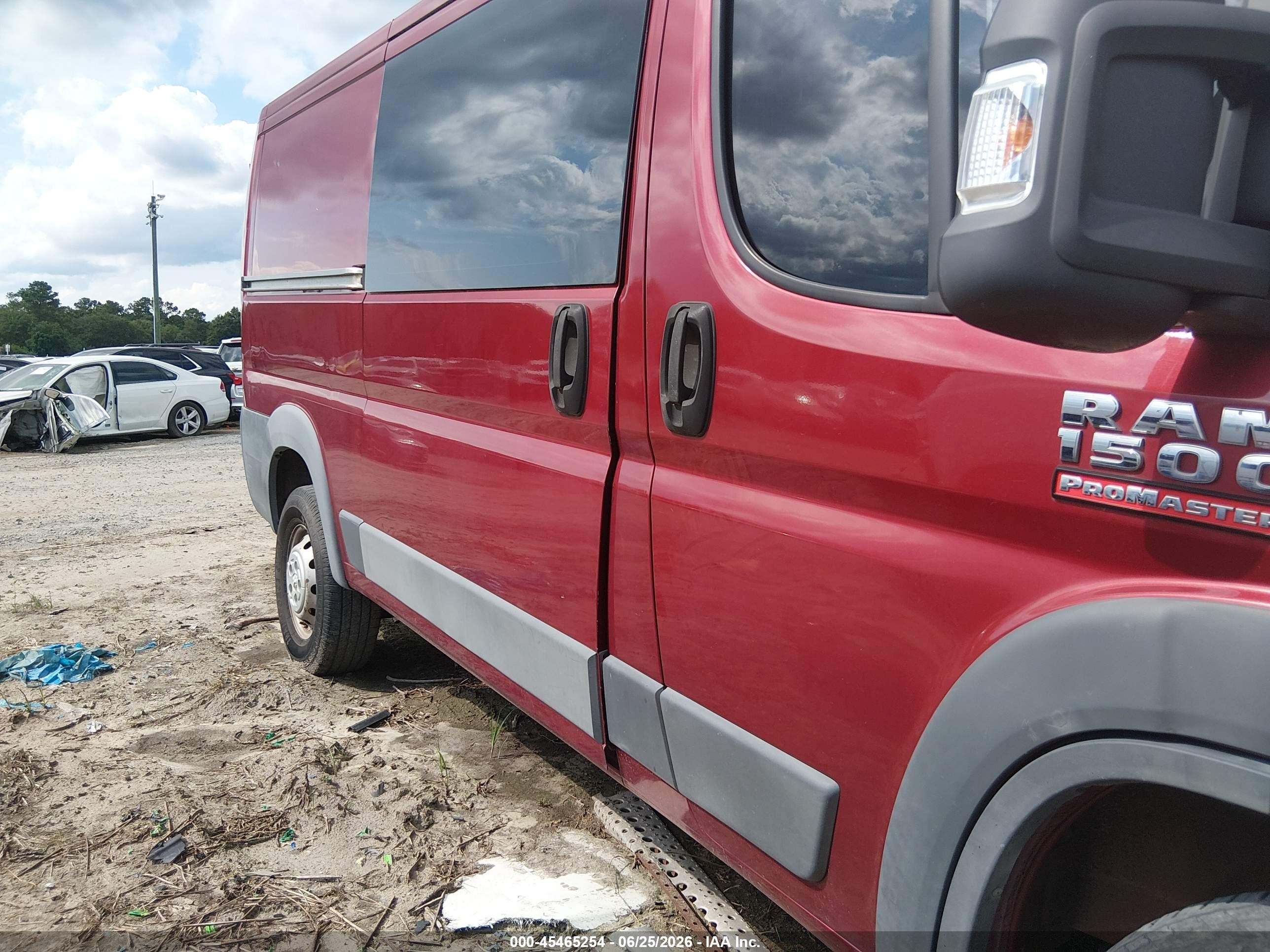 2014 Ram Promaster 1500 Low Roof Burgundy vin: 3C6TRVAG1EE108256