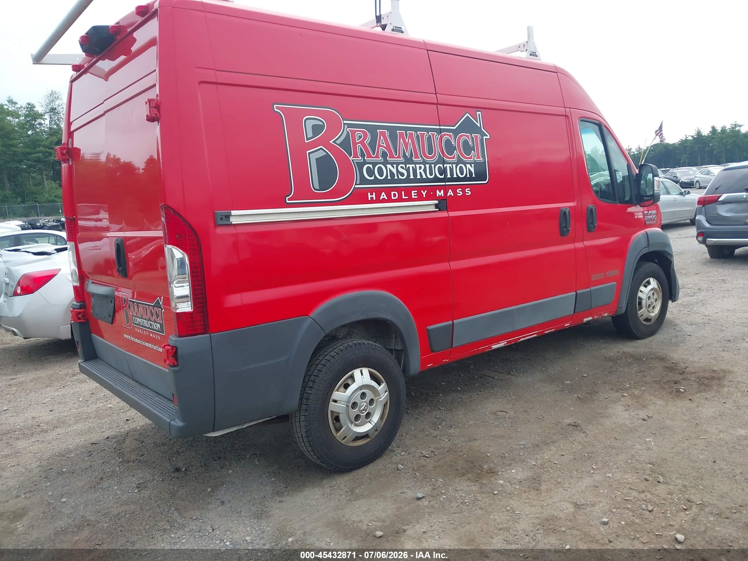 2014 Ram Promaster 2500 High Roof Red vin: 3C6TRVCG4EE105896