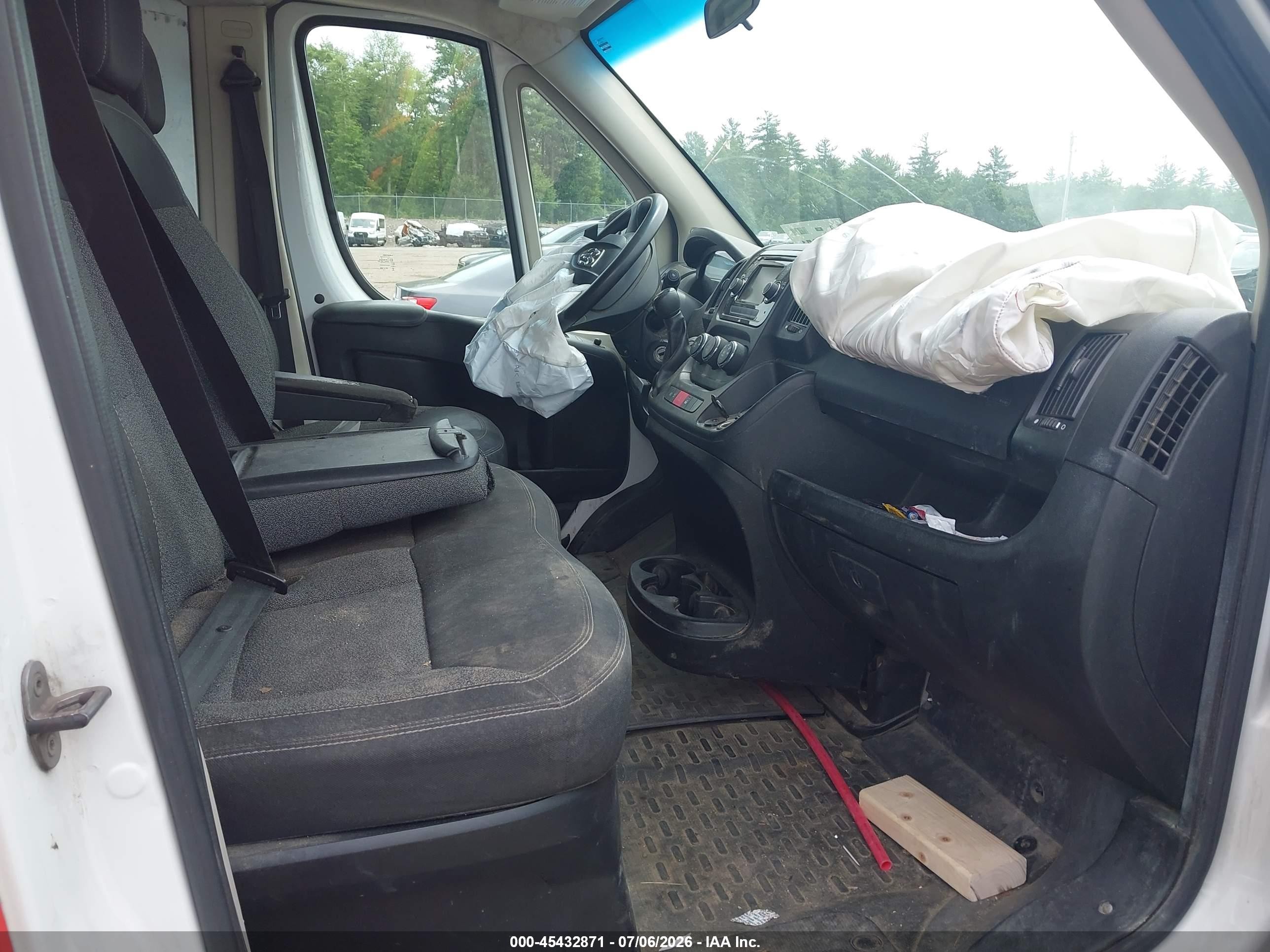 2014 Ram Promaster 2500 High Roof Red vin: 3C6TRVCG4EE105896