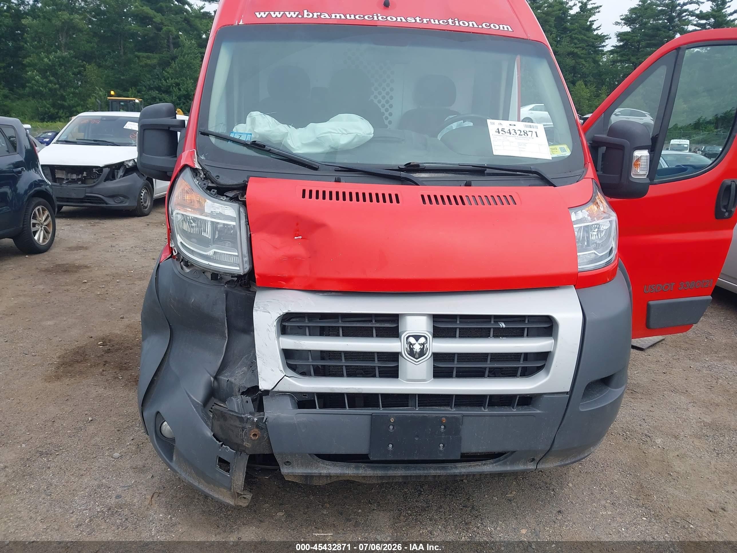2014 Ram Promaster 2500 High Roof Red vin: 3C6TRVCG4EE105896