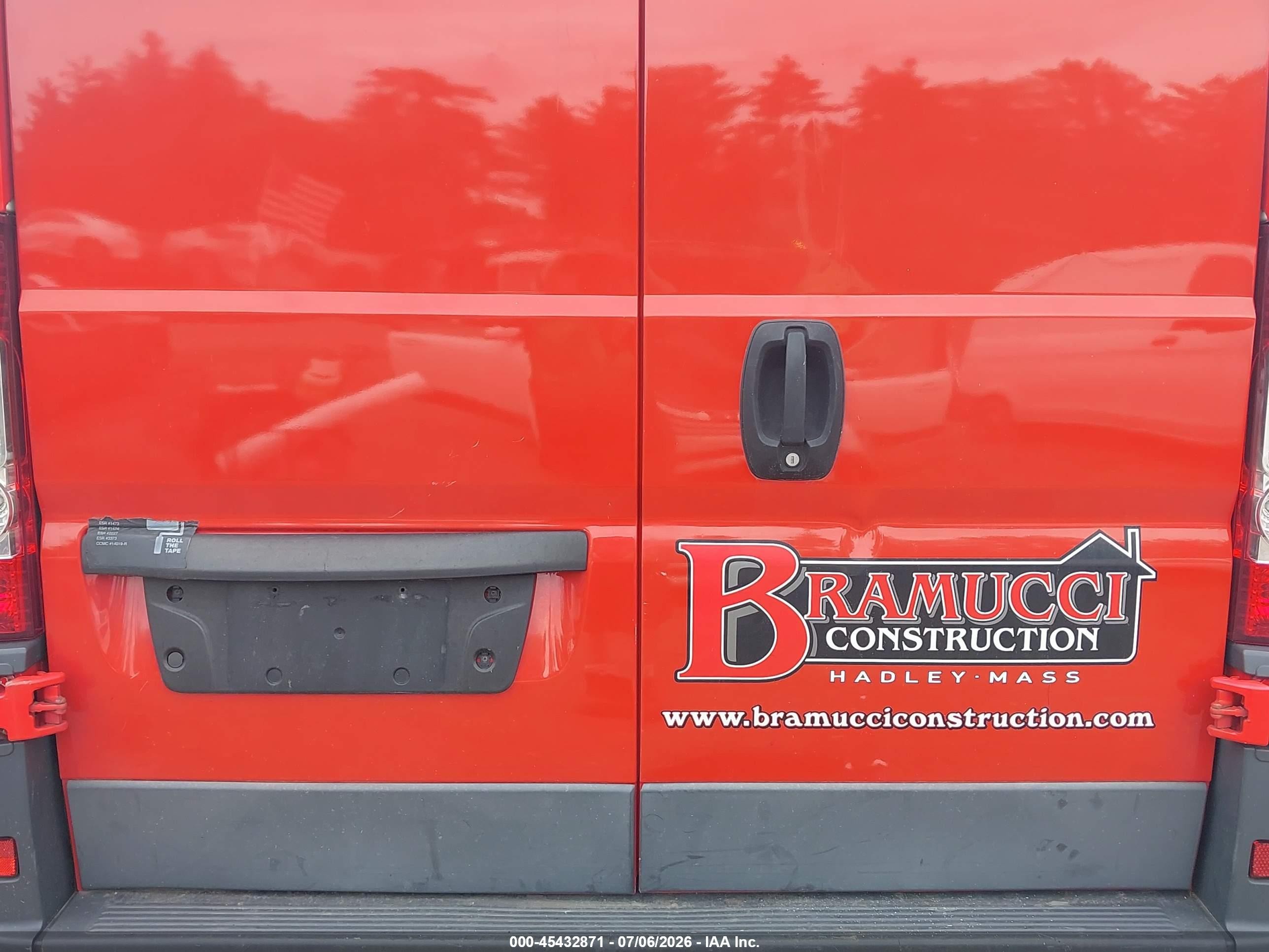 2014 Ram Promaster 2500 High Roof Red vin: 3C6TRVCG4EE105896