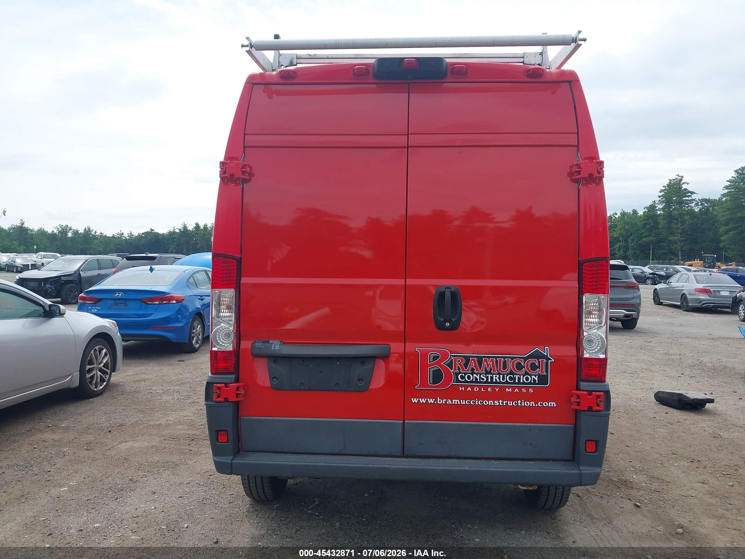 2014 Ram Promaster 2500 High Roof Red vin: 3C6TRVCG4EE105896