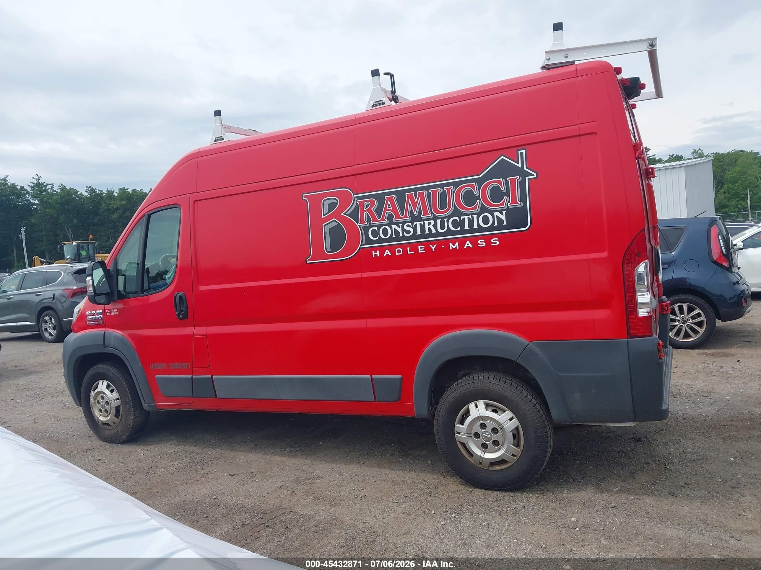 2014 Ram Promaster 2500 High Roof Red vin: 3C6TRVCG4EE105896