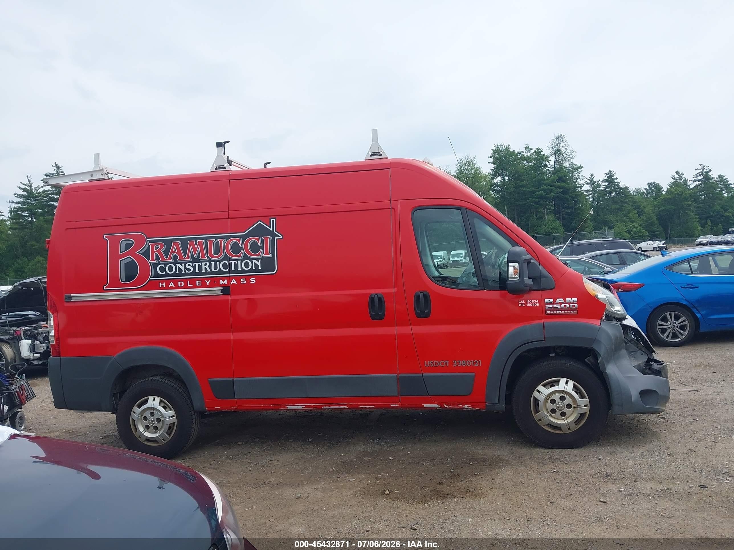 2014 Ram Promaster 2500 High Roof Red vin: 3C6TRVCG4EE105896