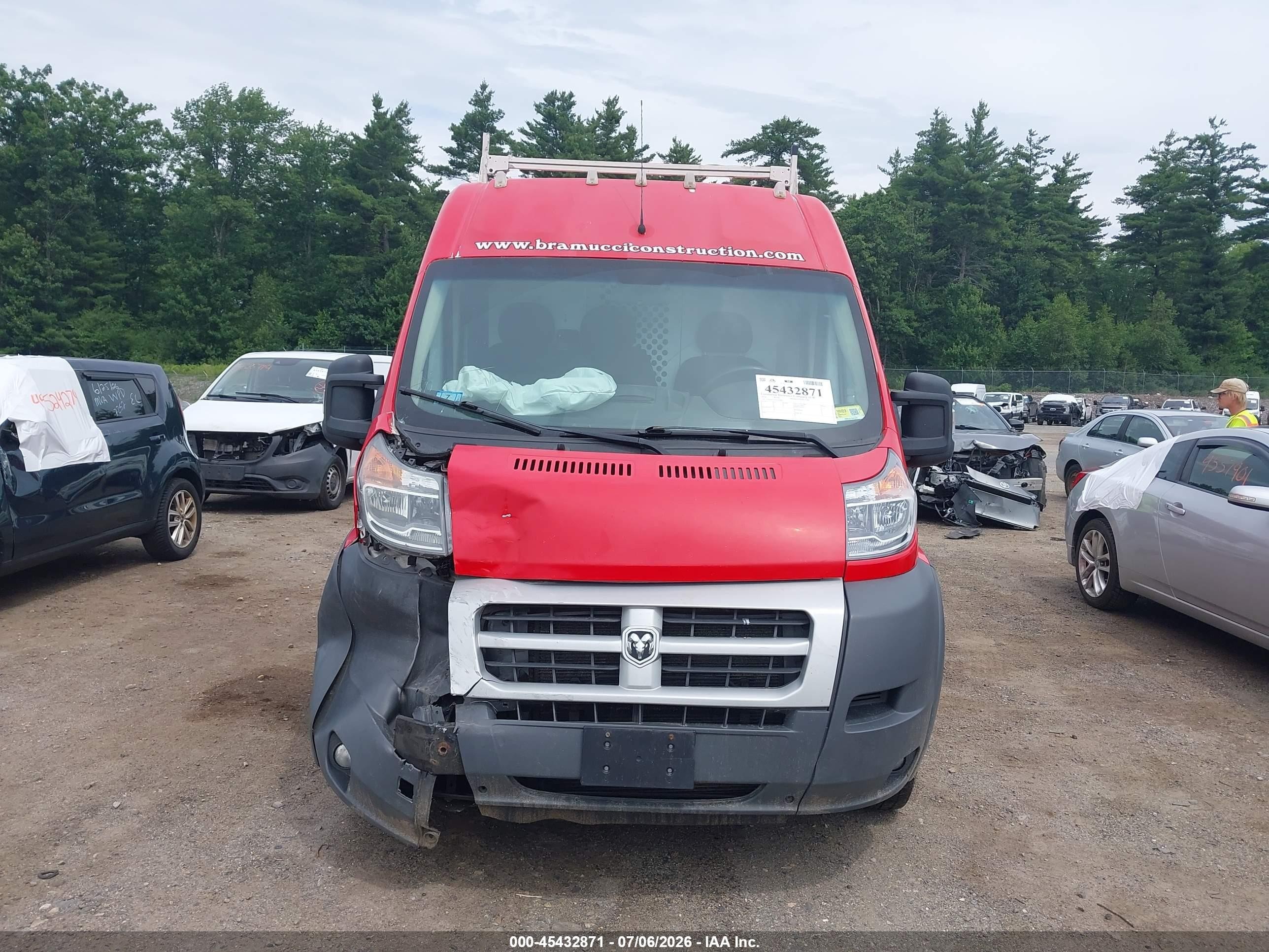 2014 Ram Promaster 2500 High Roof Red vin: 3C6TRVCG4EE105896