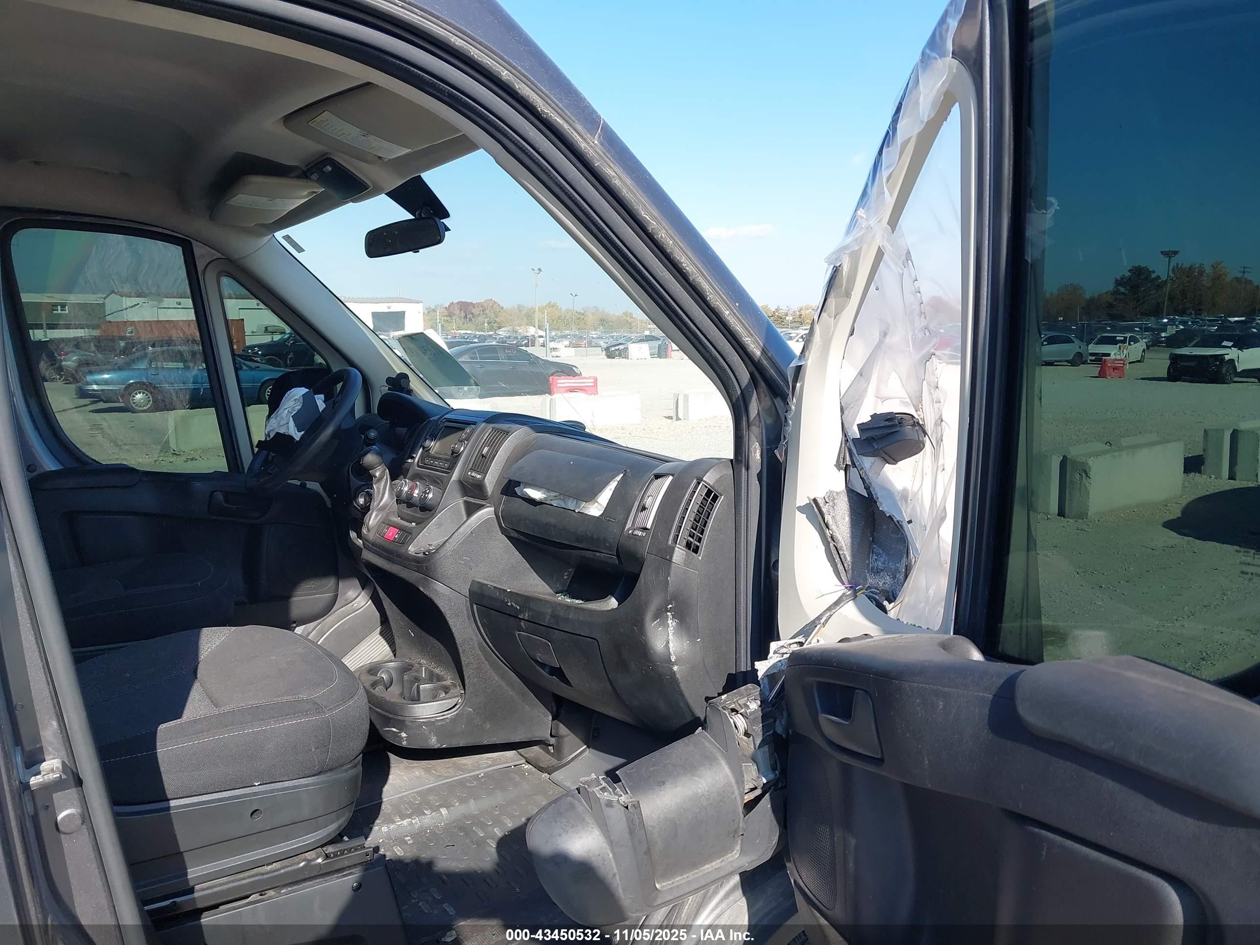 2015 Ram Promaster 2500 High Roof Серый vin: 3C6TRVDGXFE501833
