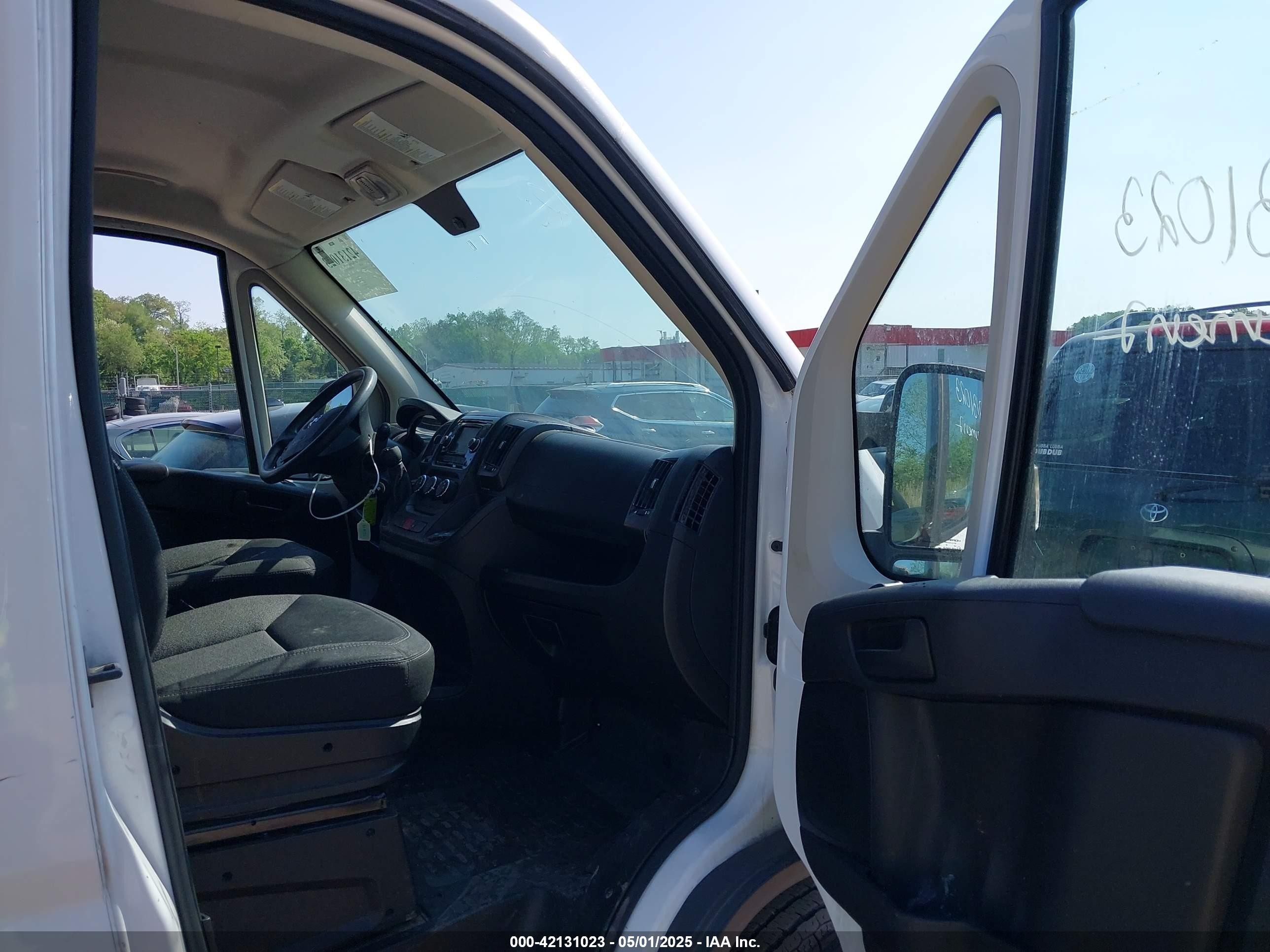 2017 Ram Promaster 1500 Low Roof 118 Wb Белый vin: 3C6TRVNG7HE532572
